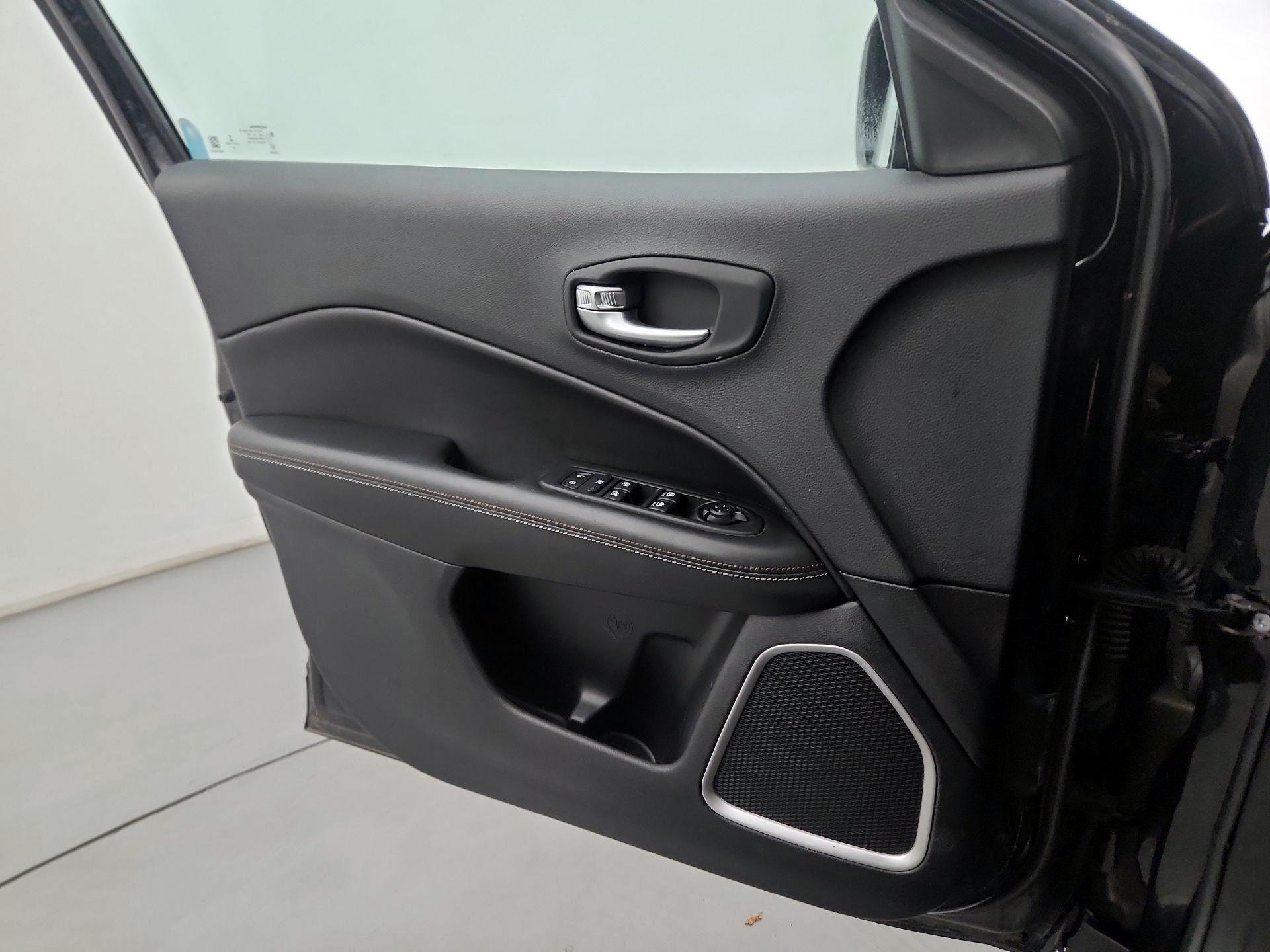 Thumbnail: 2021 Jeep Compass - 12