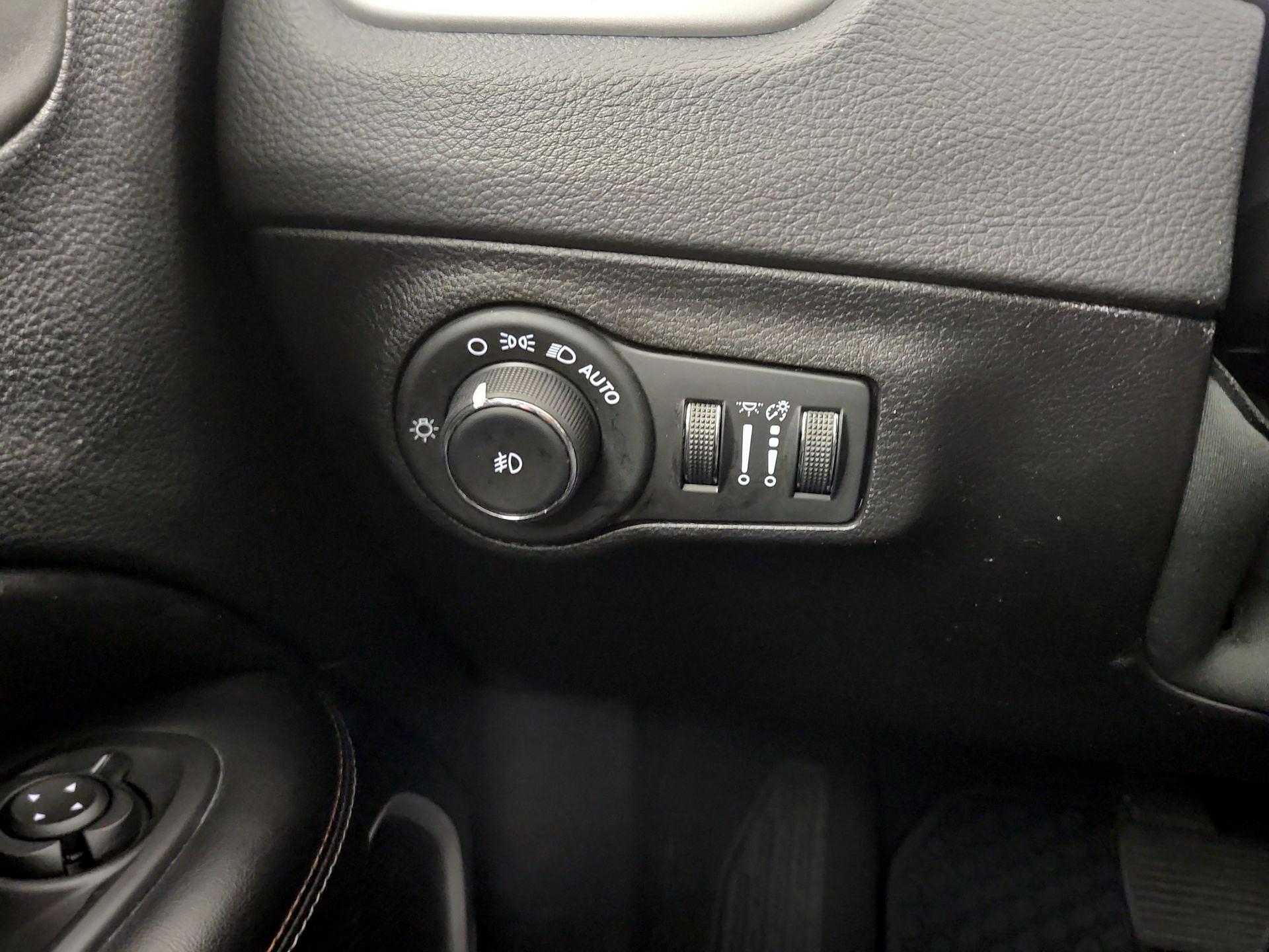 Thumbnail: 2021 Jeep Compass - 13