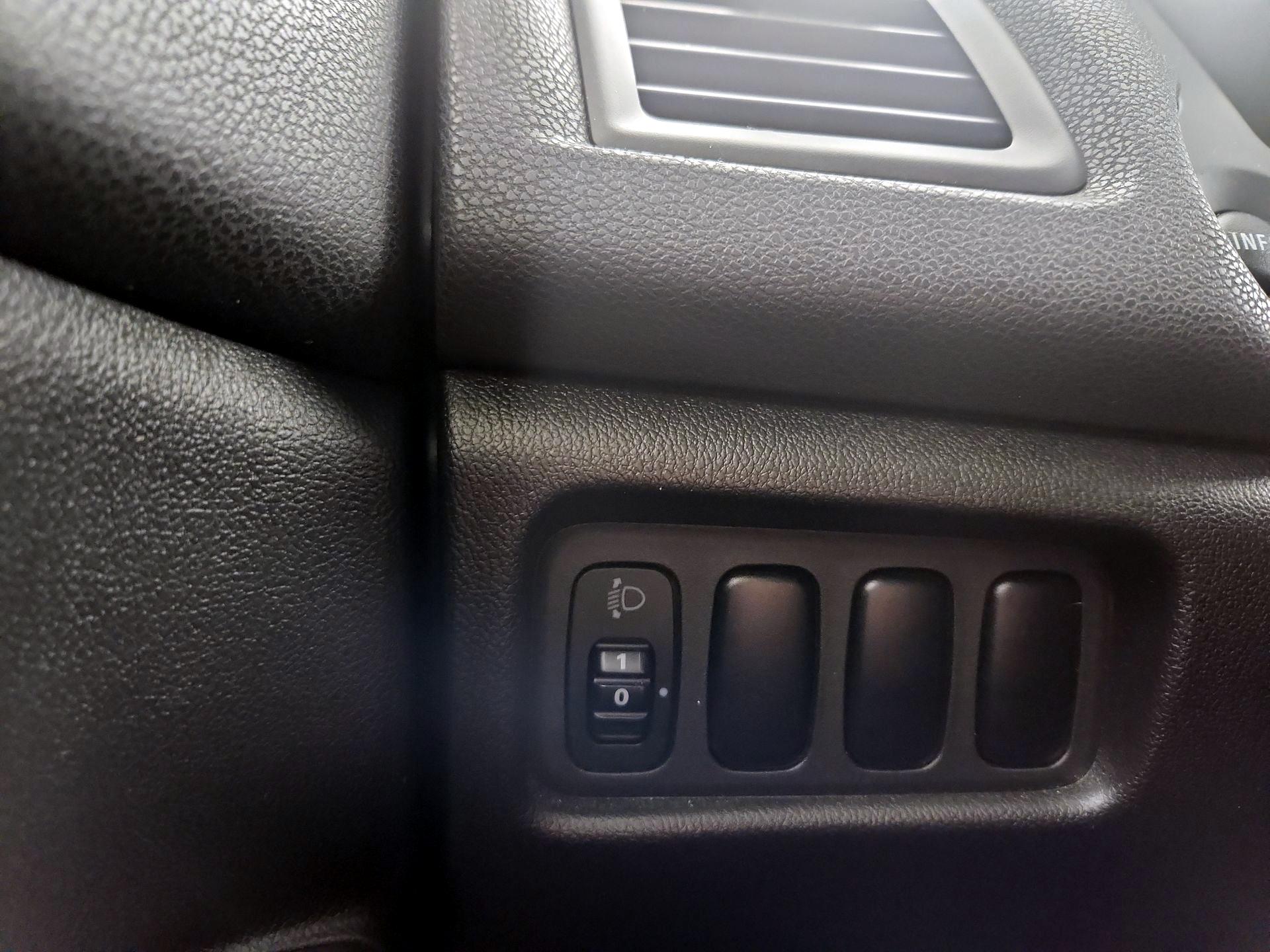 Thumbnail: 2018 Mitsubishi Outlander Sport - 11