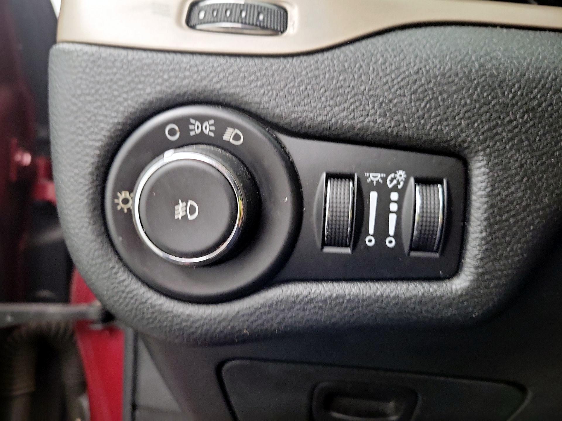 Thumbnail: 2014 Jeep Cherokee - 11