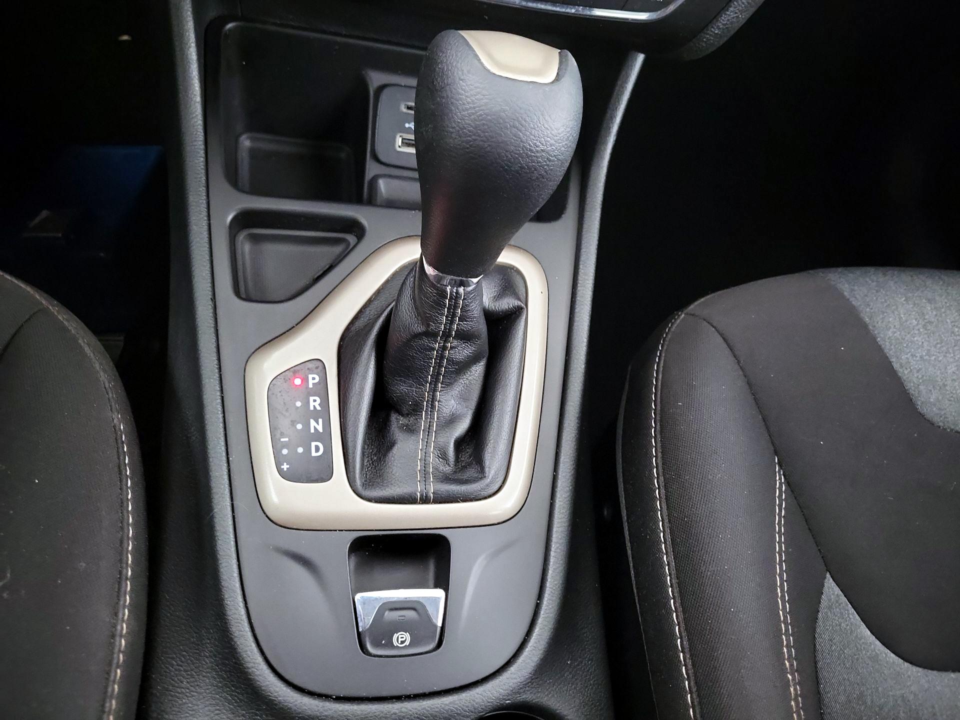 Thumbnail: 2014 Jeep Cherokee - 15