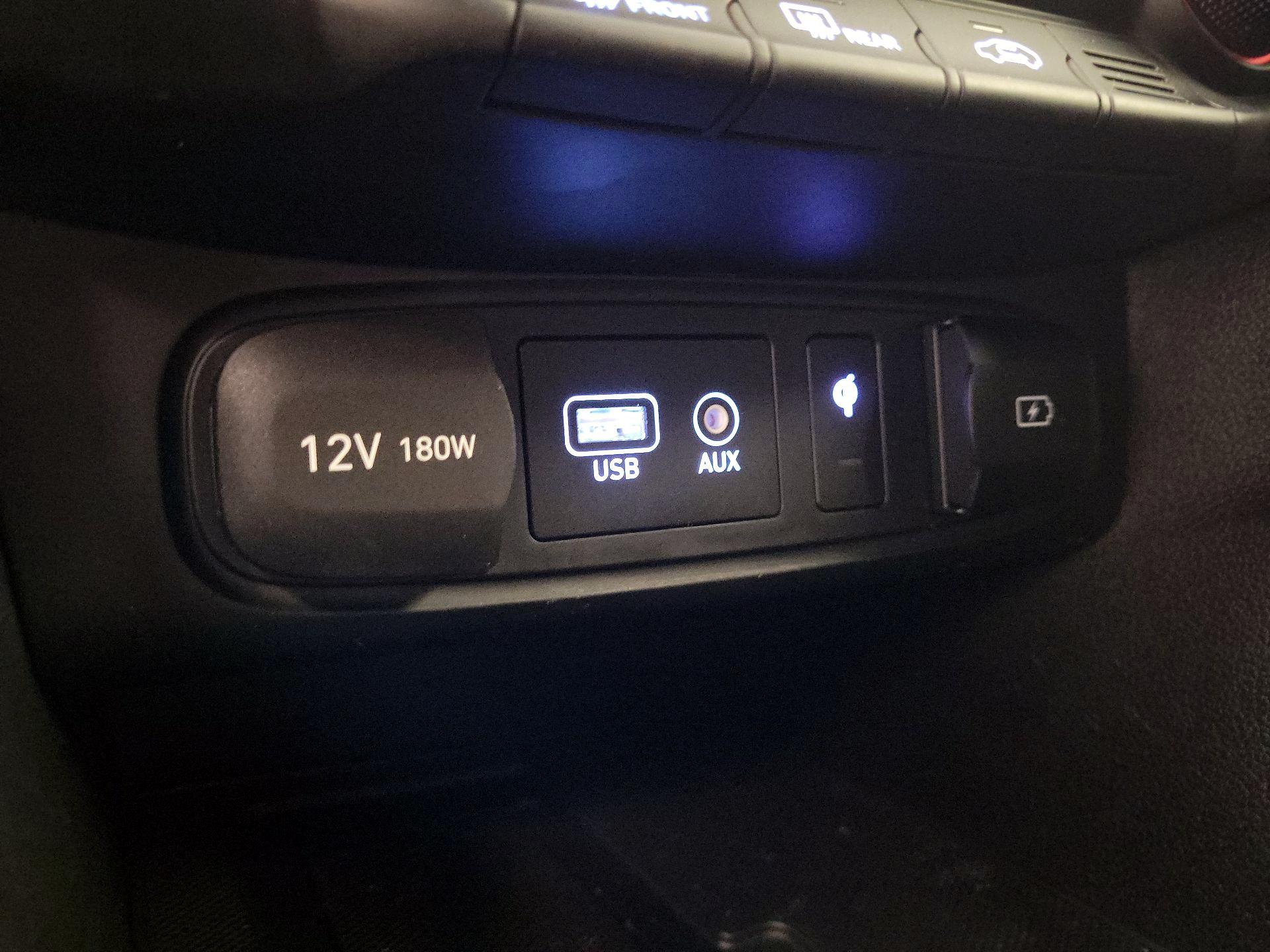 Thumbnail: 2020 Hyundai Veloster - 16