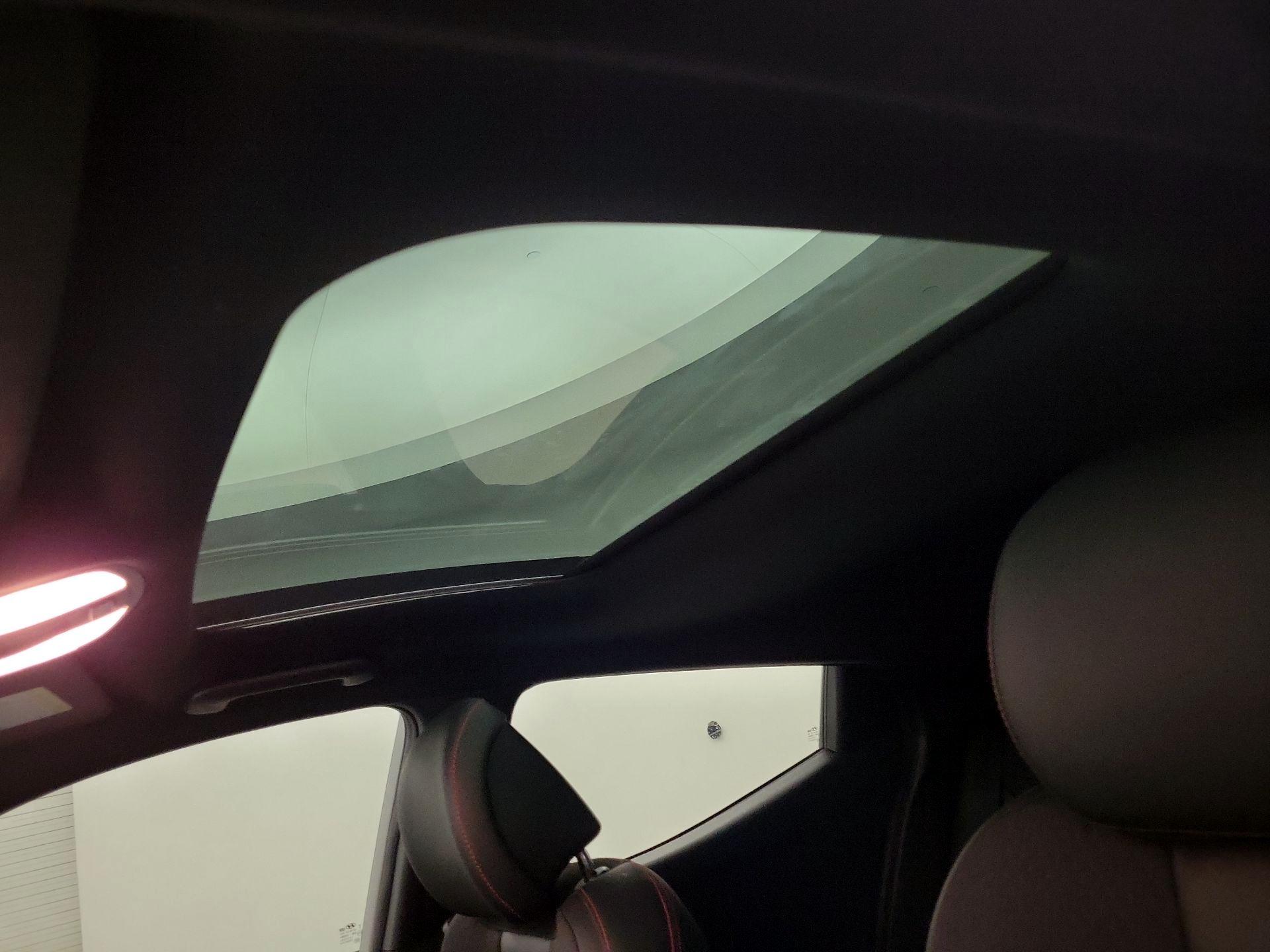 Thumbnail: 2020 Hyundai Veloster - 17