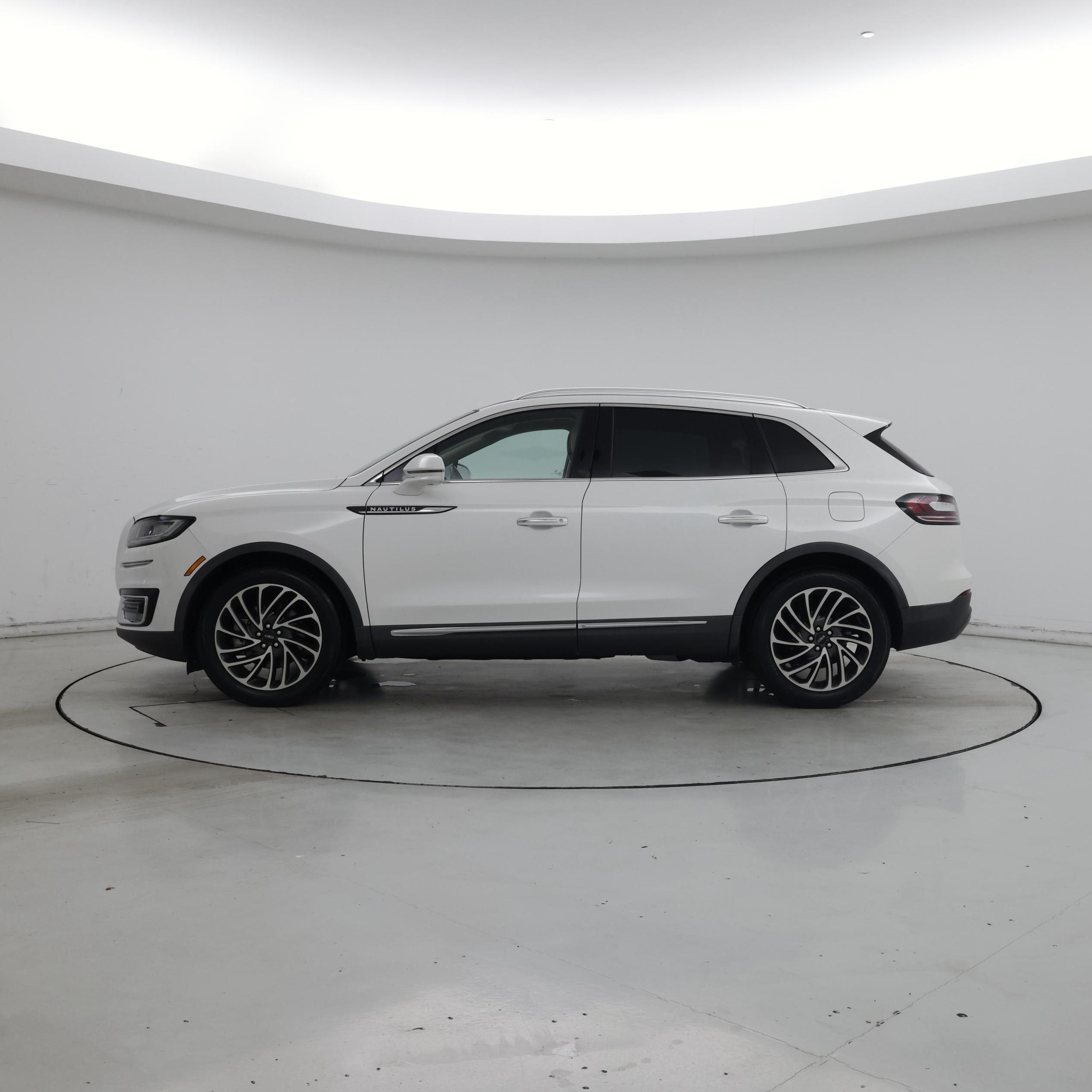 Thumbnail: 2020 Lincoln Nautilus - 3