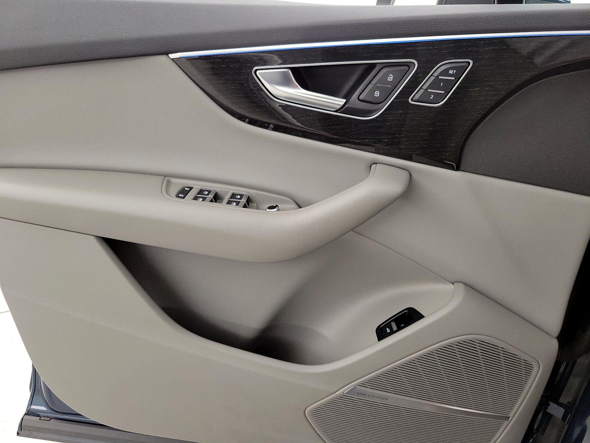 Thumbnail: 2022 Audi Q7 - 12