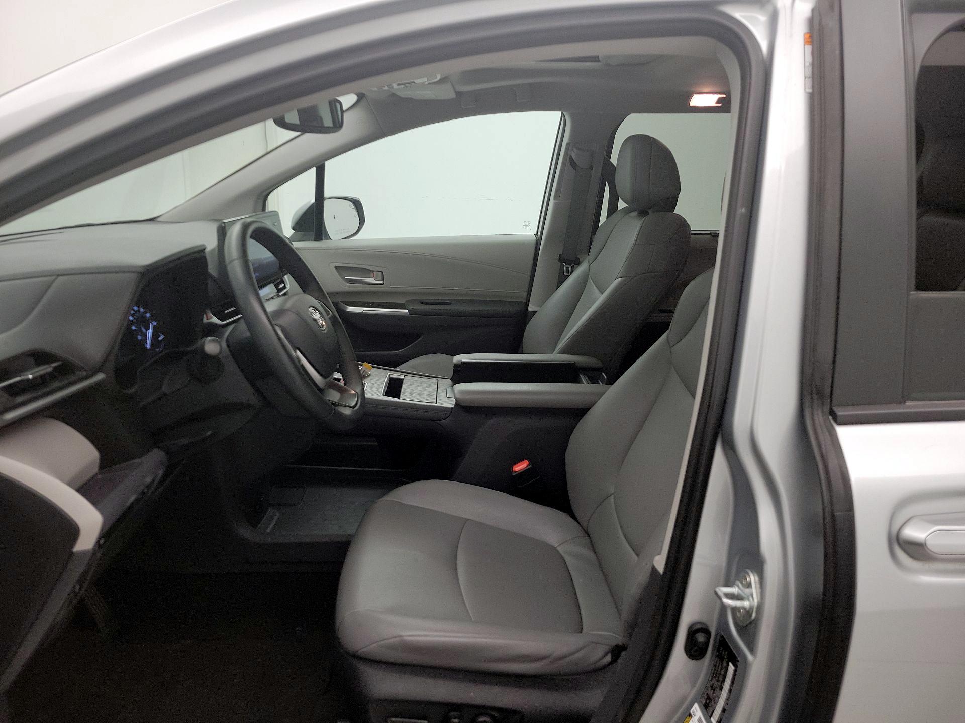 Thumbnail: 2023 Toyota Sienna - 11