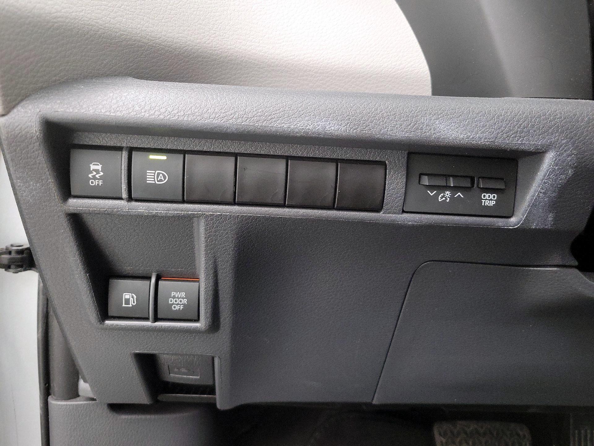 Thumbnail: 2023 Toyota Sienna - 13