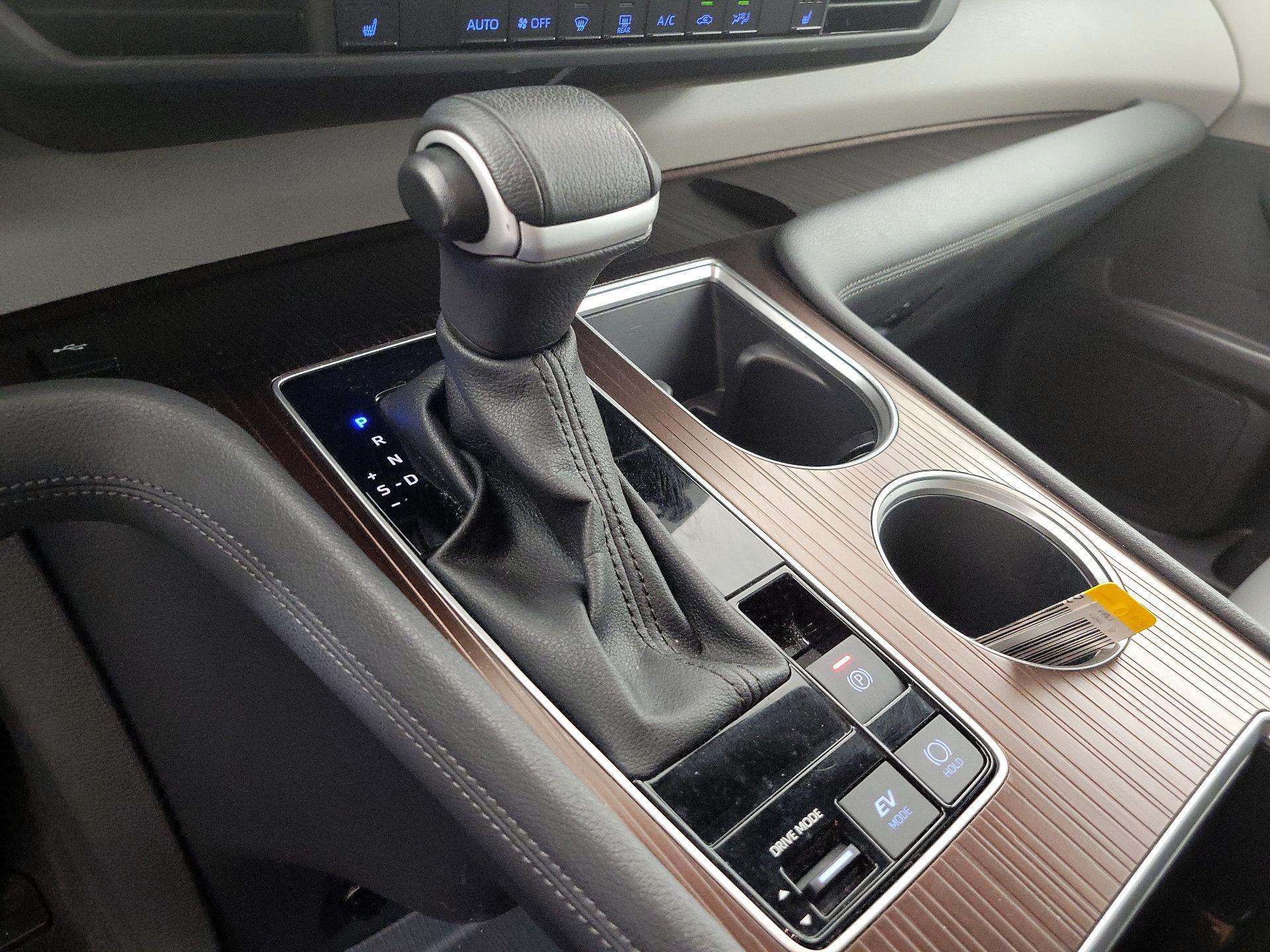 Thumbnail: 2023 Toyota Sienna - 17