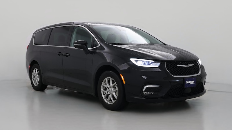 2024 Chrysler Pacifica Touring L Hero Image