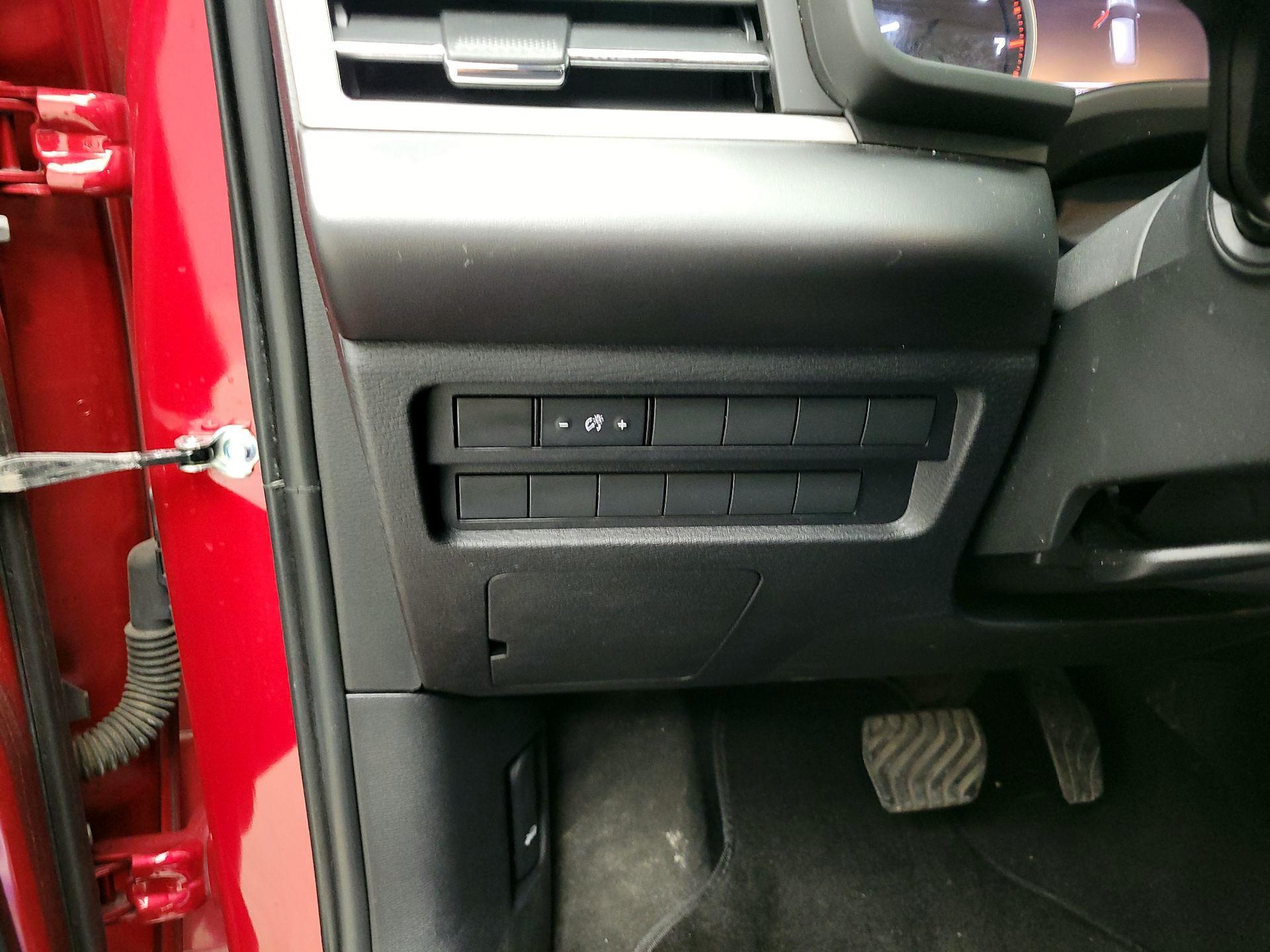 Thumbnail: 2022 Mitsubishi Outlander - 13