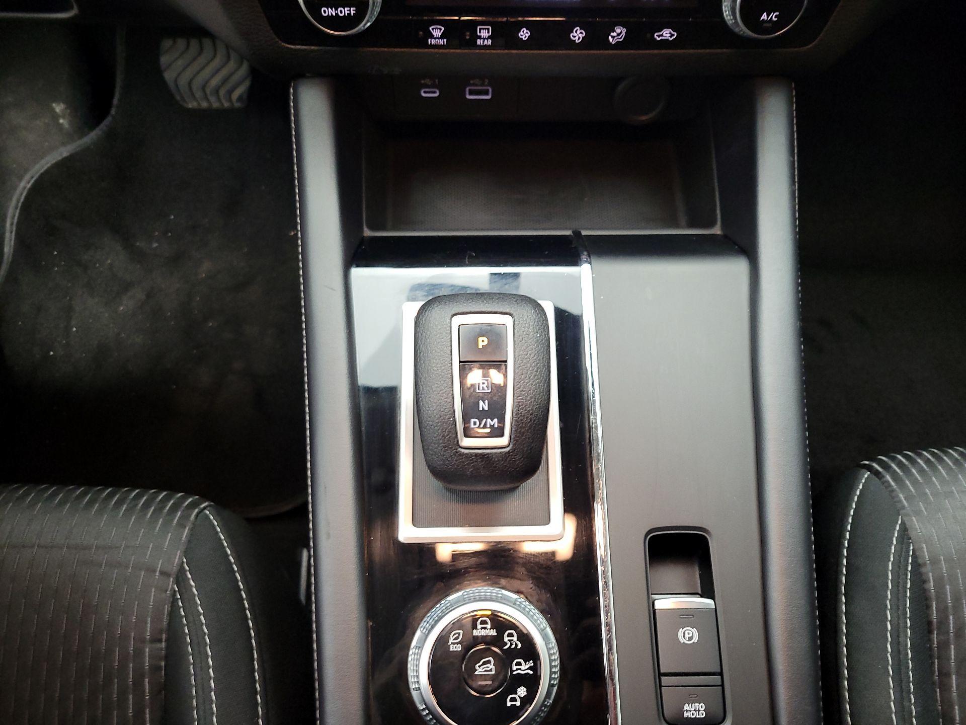 Thumbnail: 2022 Mitsubishi Outlander - 17