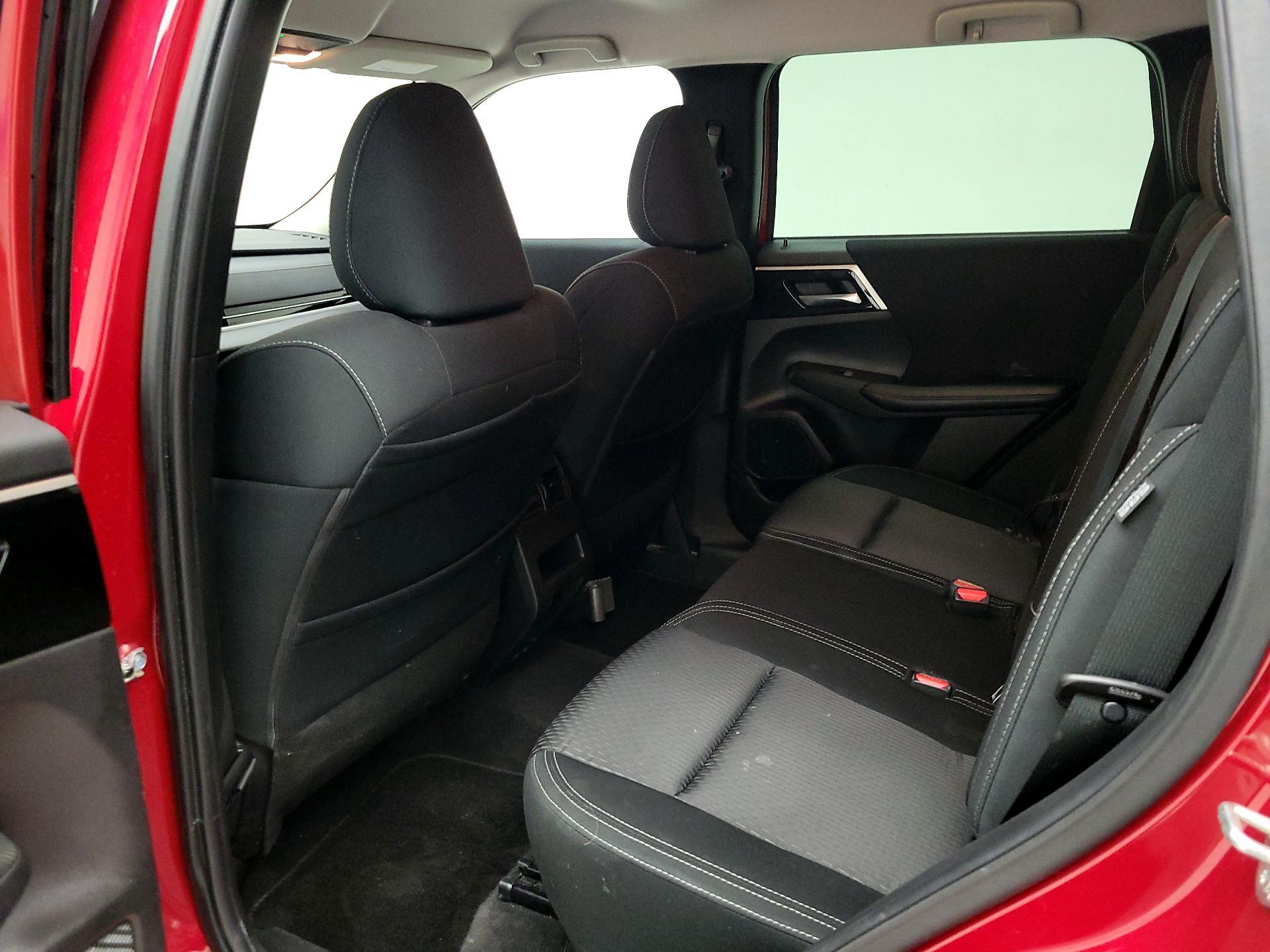 Thumbnail: 2022 Mitsubishi Outlander - 19