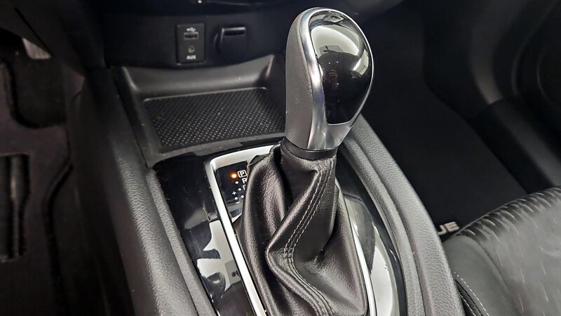 2017 Nissan Rogue SV 18