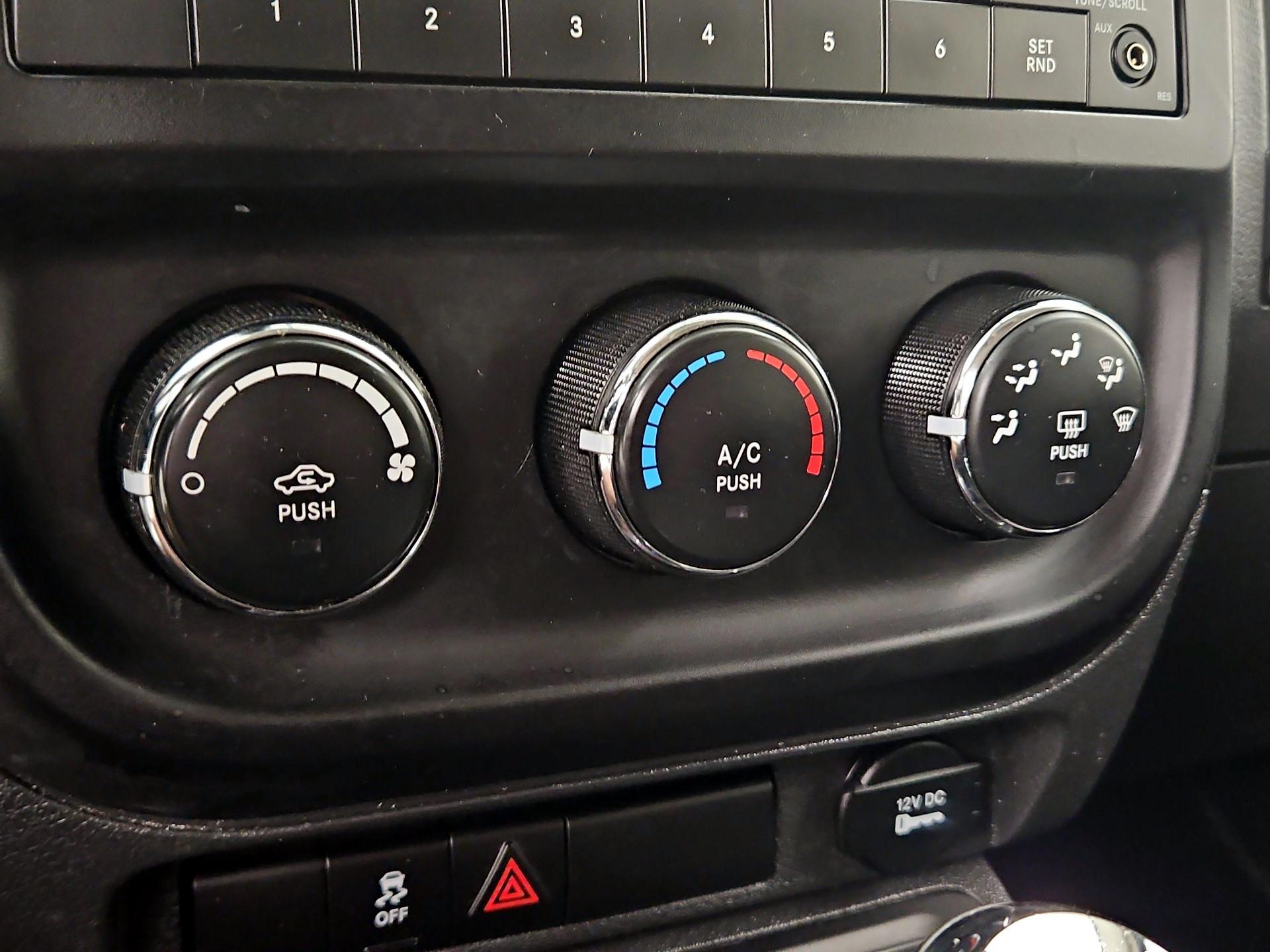 Thumbnail: 2014 Jeep Compass - 14