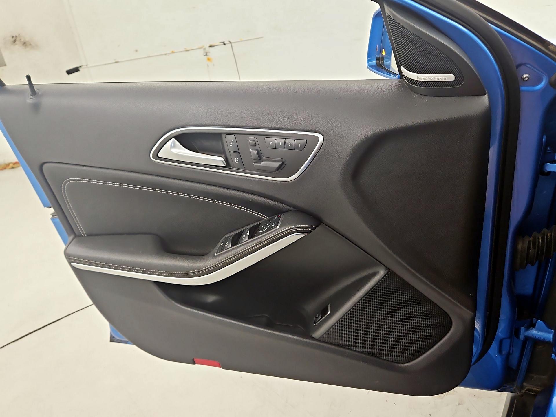 Thumbnail: 2015 Mercedes-Benz GLA - 12