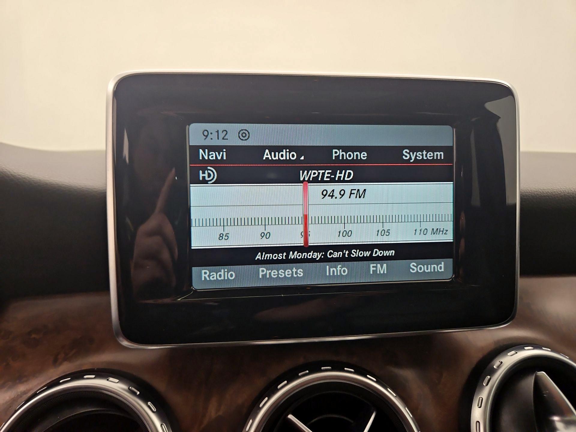 Thumbnail: 2015 Mercedes-Benz GLA - 15
