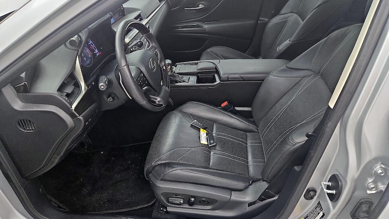 2019 Lexus ES  11
