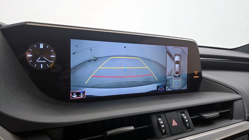 2019 Lexus ES  15