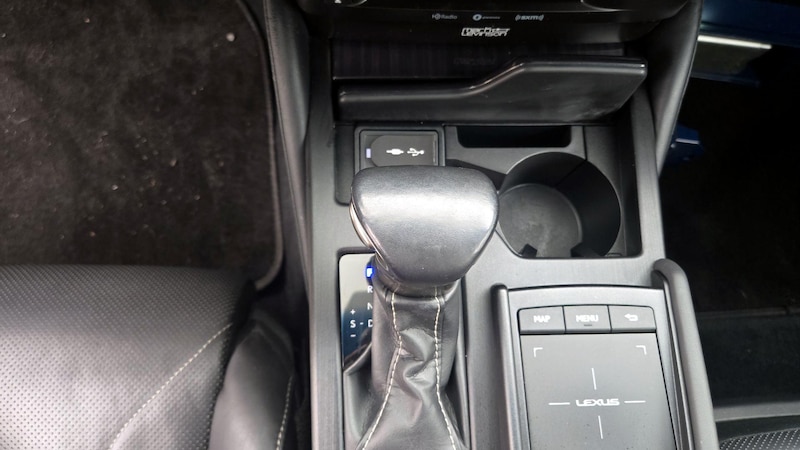 2019 Lexus ES  18