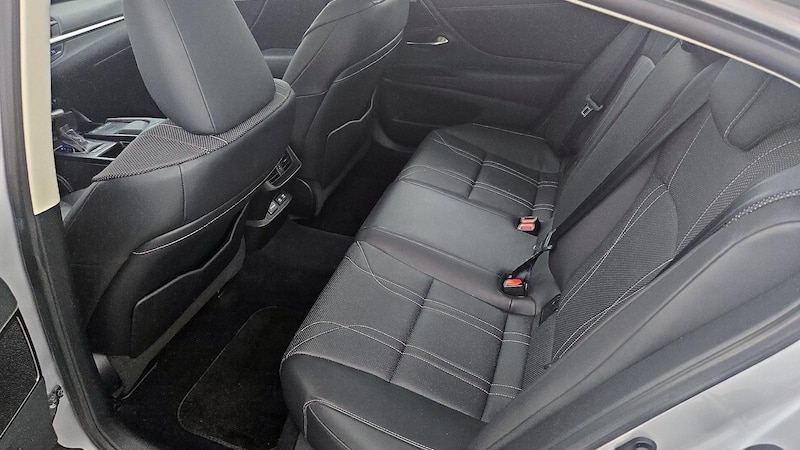 2019 Lexus ES  21