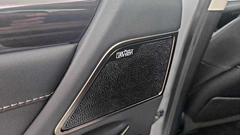 2019 Lexus ES  24