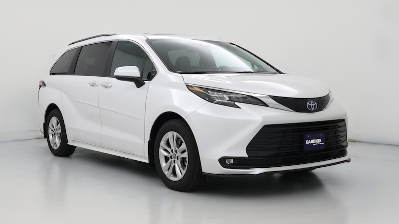 2025 Toyota Sienna XLE Hero Image