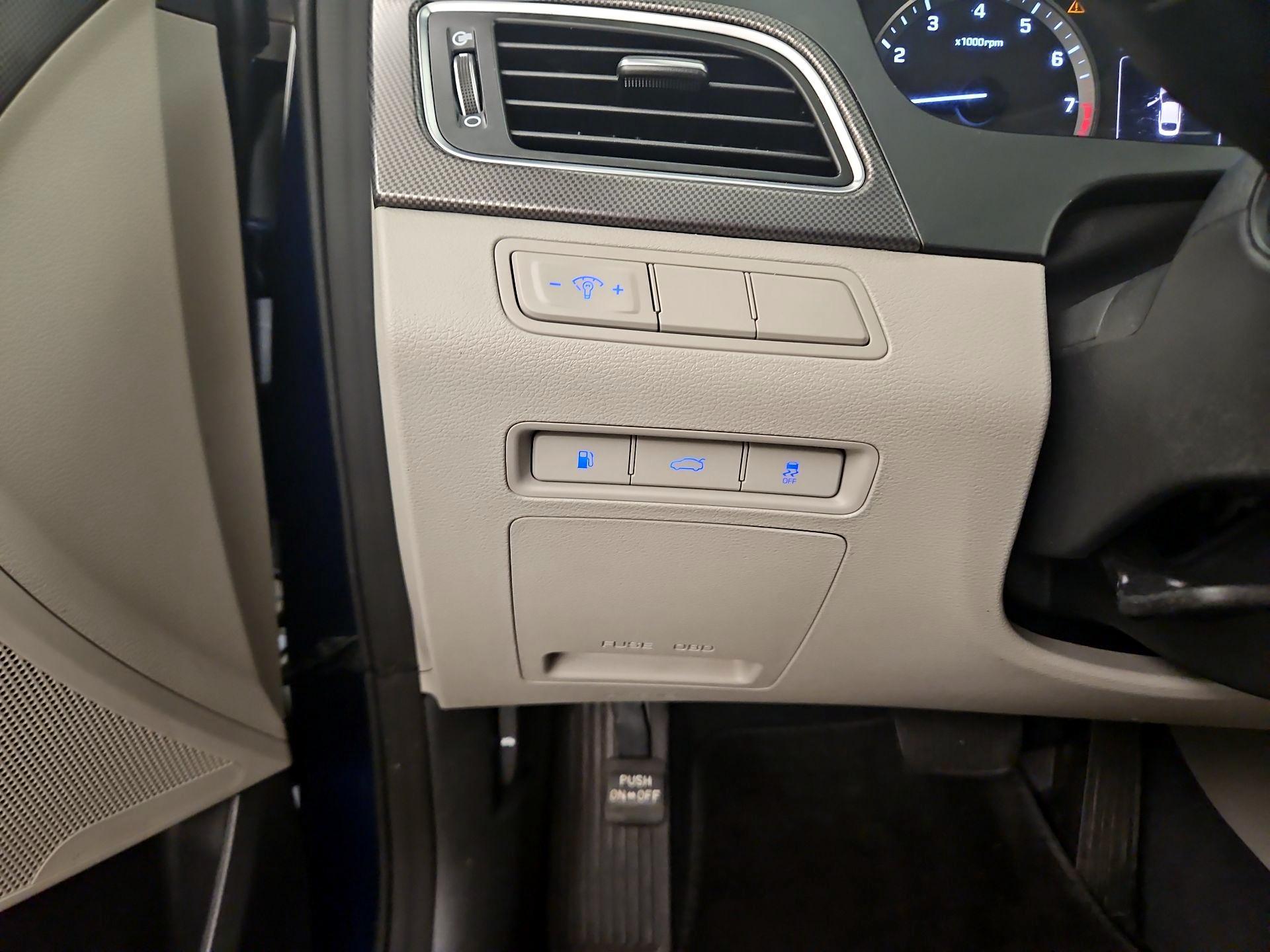 Thumbnail: 2015 Hyundai Sonata - 13