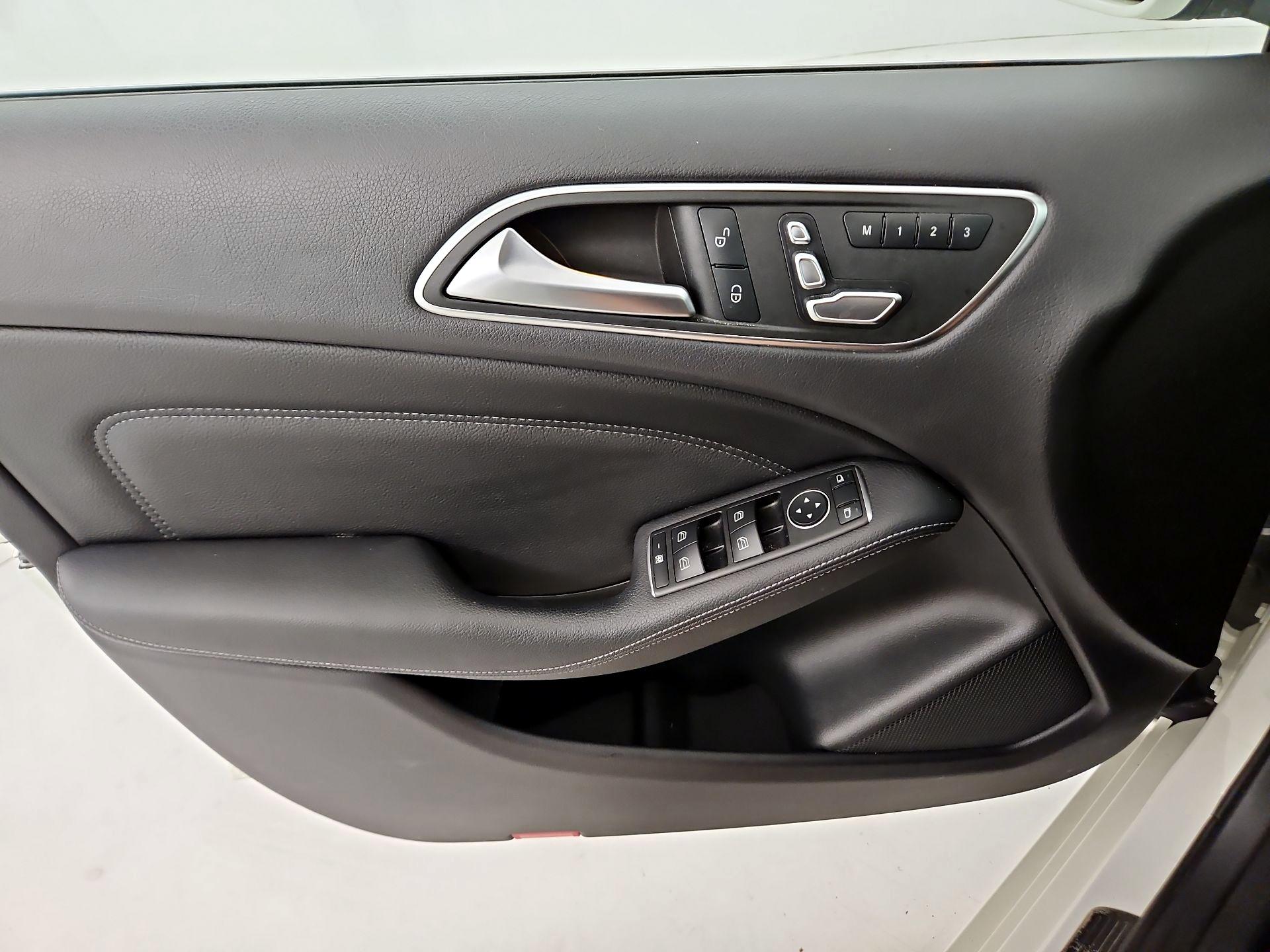 Thumbnail: 2017 Mercedes-Benz B-Class - 12