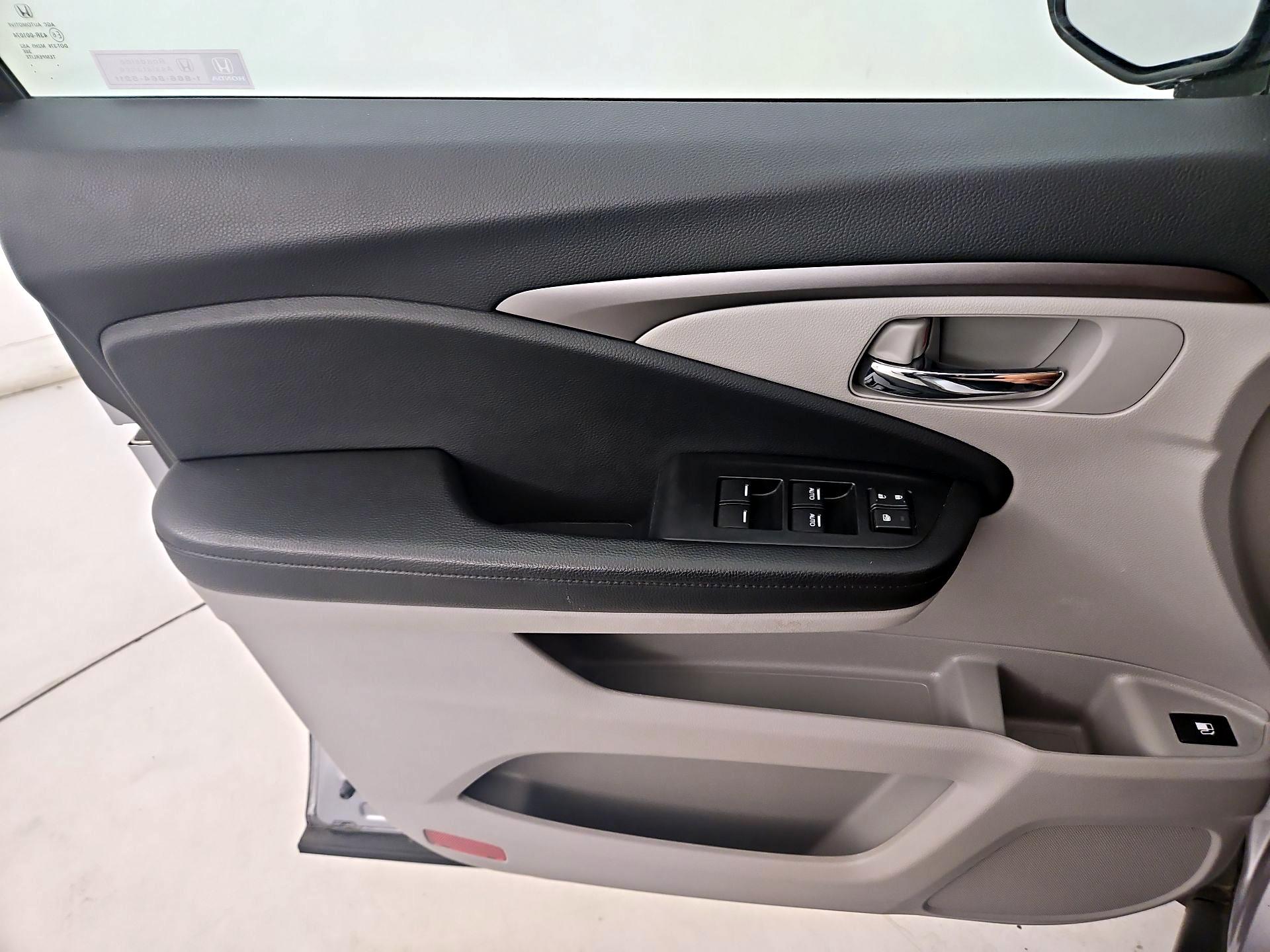 Thumbnail: 2020 Honda Pilot - 12