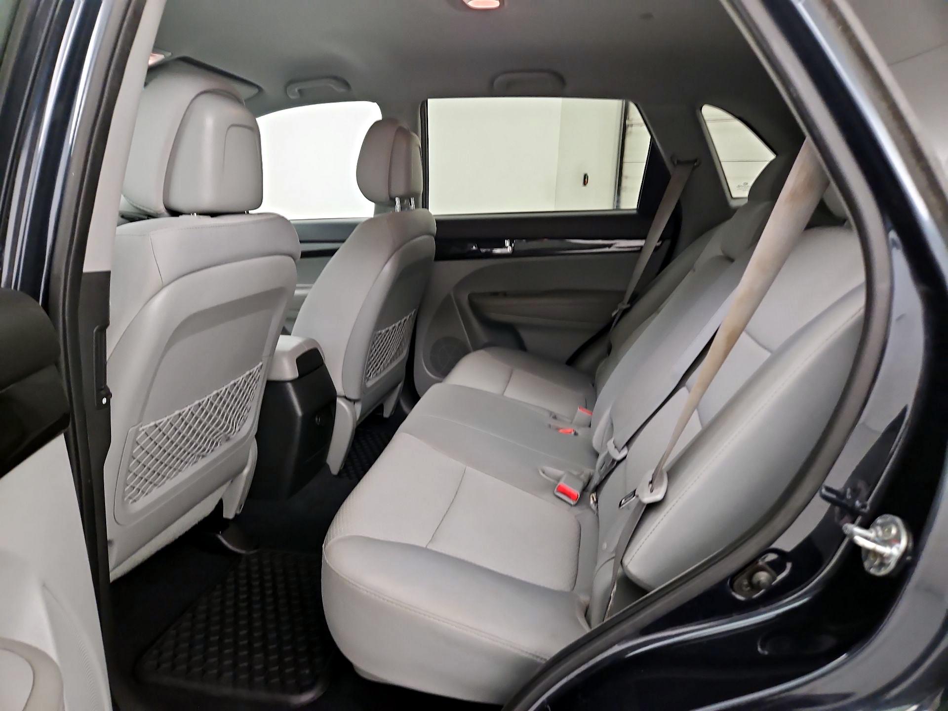 Thumbnail: 2013 Kia Sorento - 18