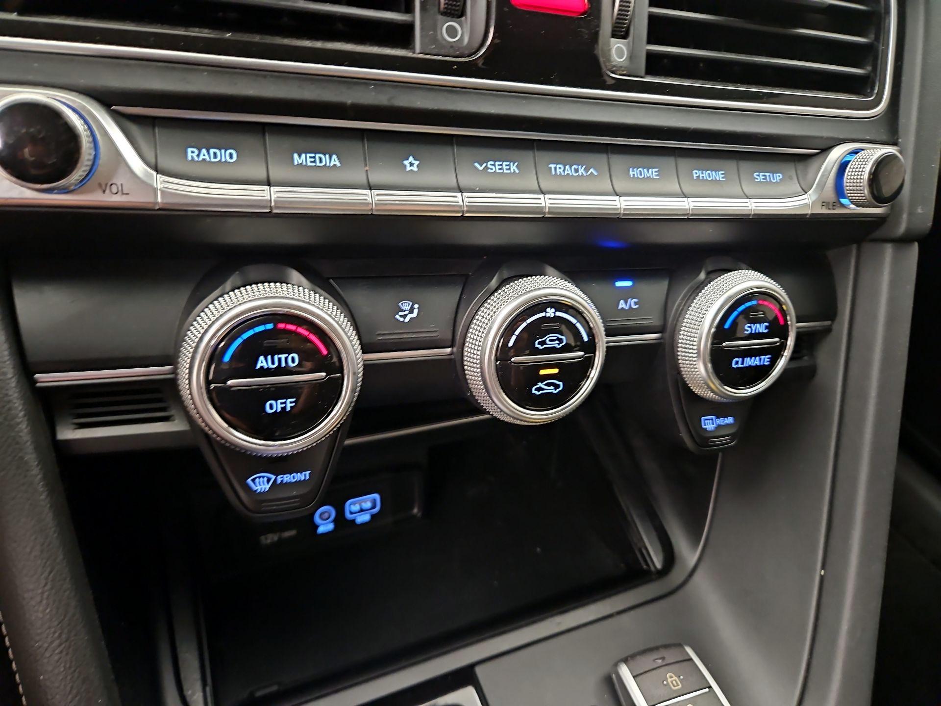 Thumbnail: 2020 Genesis G70 - 16