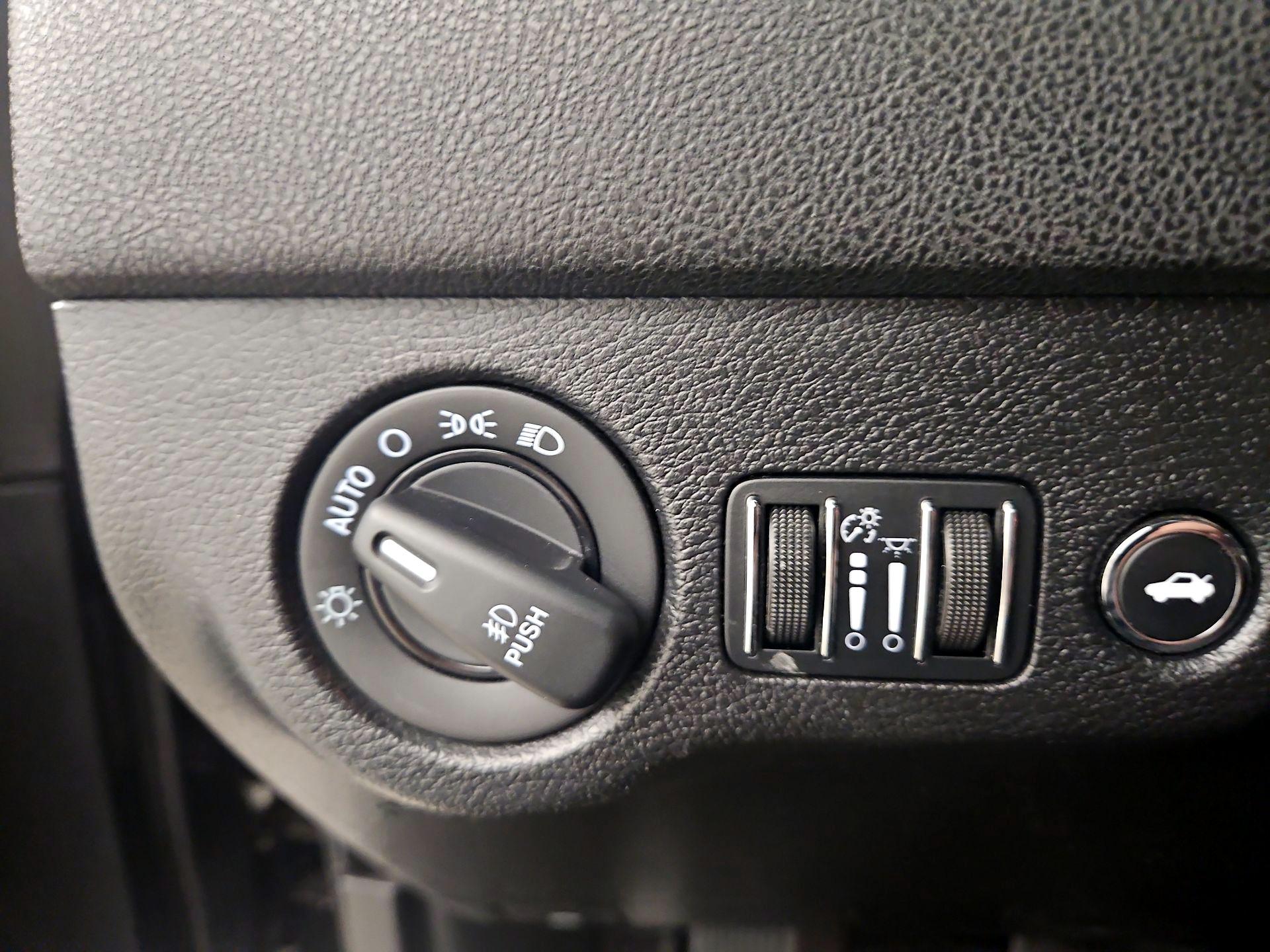 Thumbnail: 2016 Dodge Charger - 13