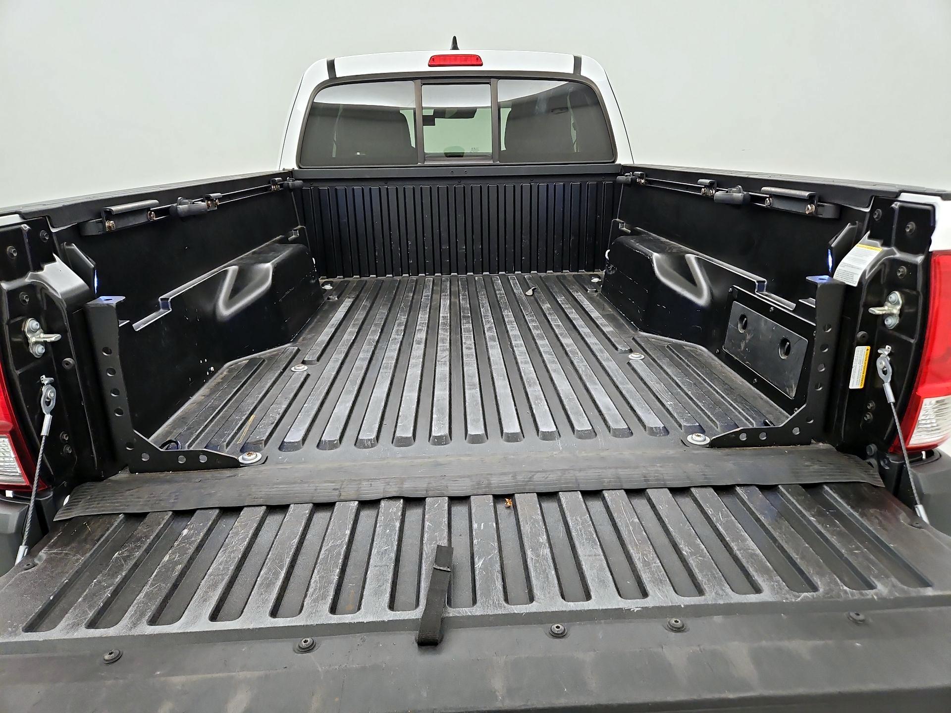 Thumbnail: 2019 Toyota Tacoma - 20