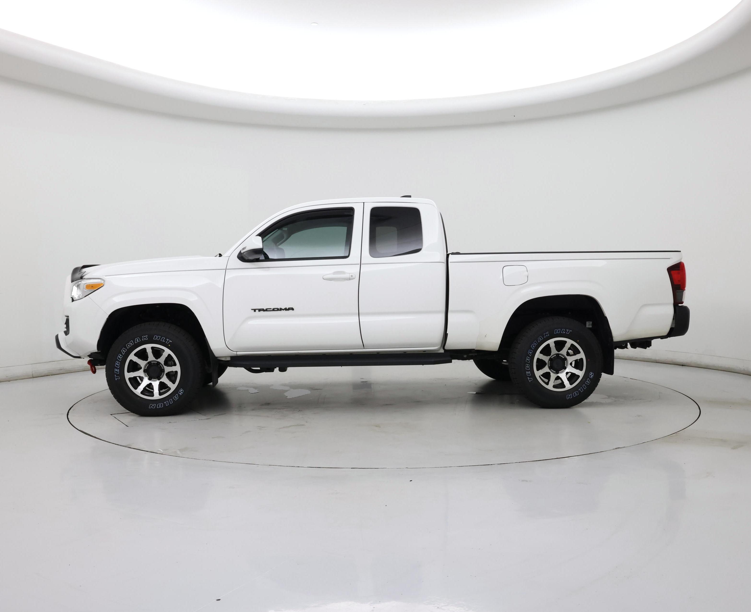 Thumbnail: 2019 Toyota Tacoma - 3