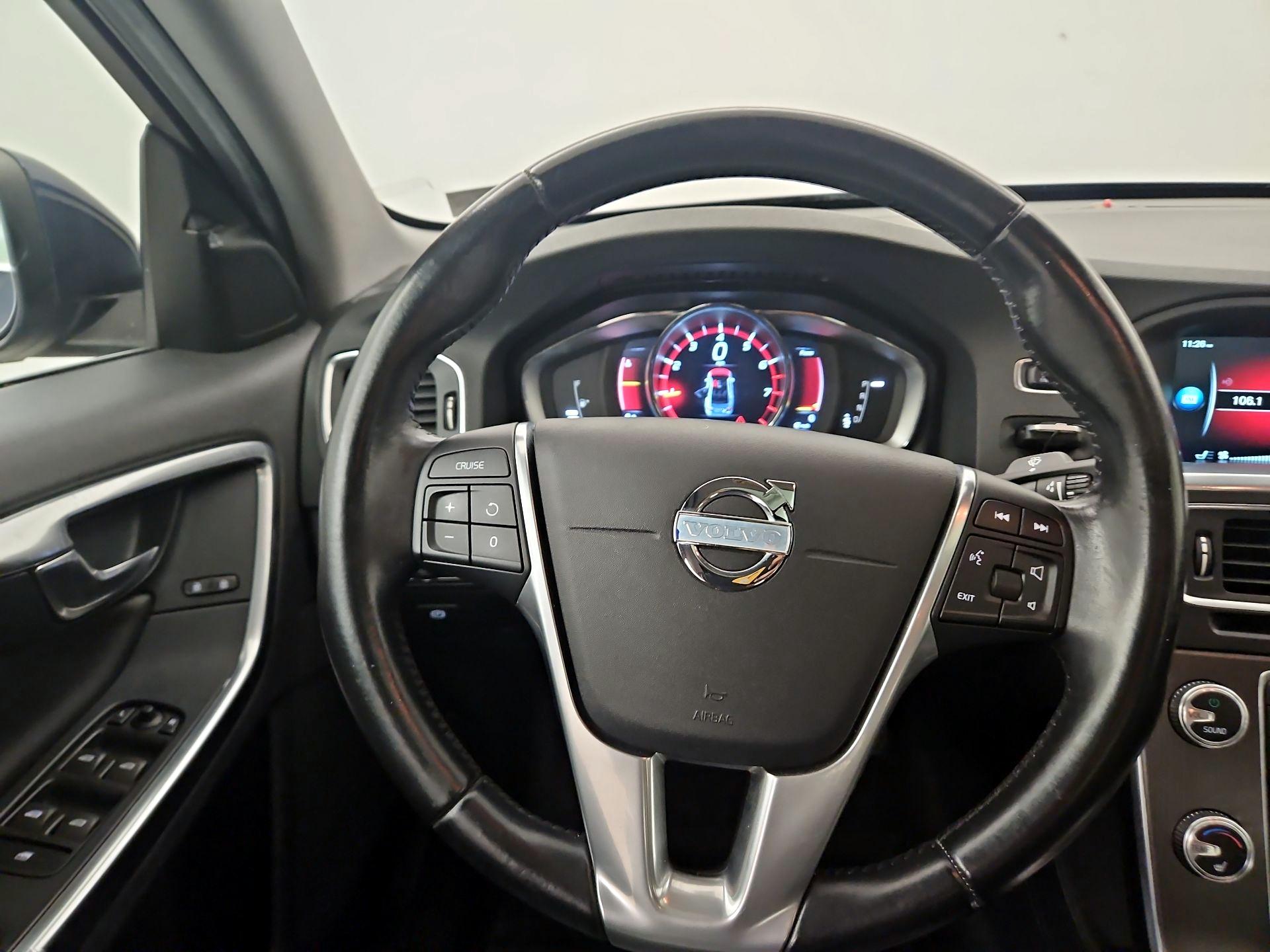Thumbnail: 2015 Volvo S60 - 10