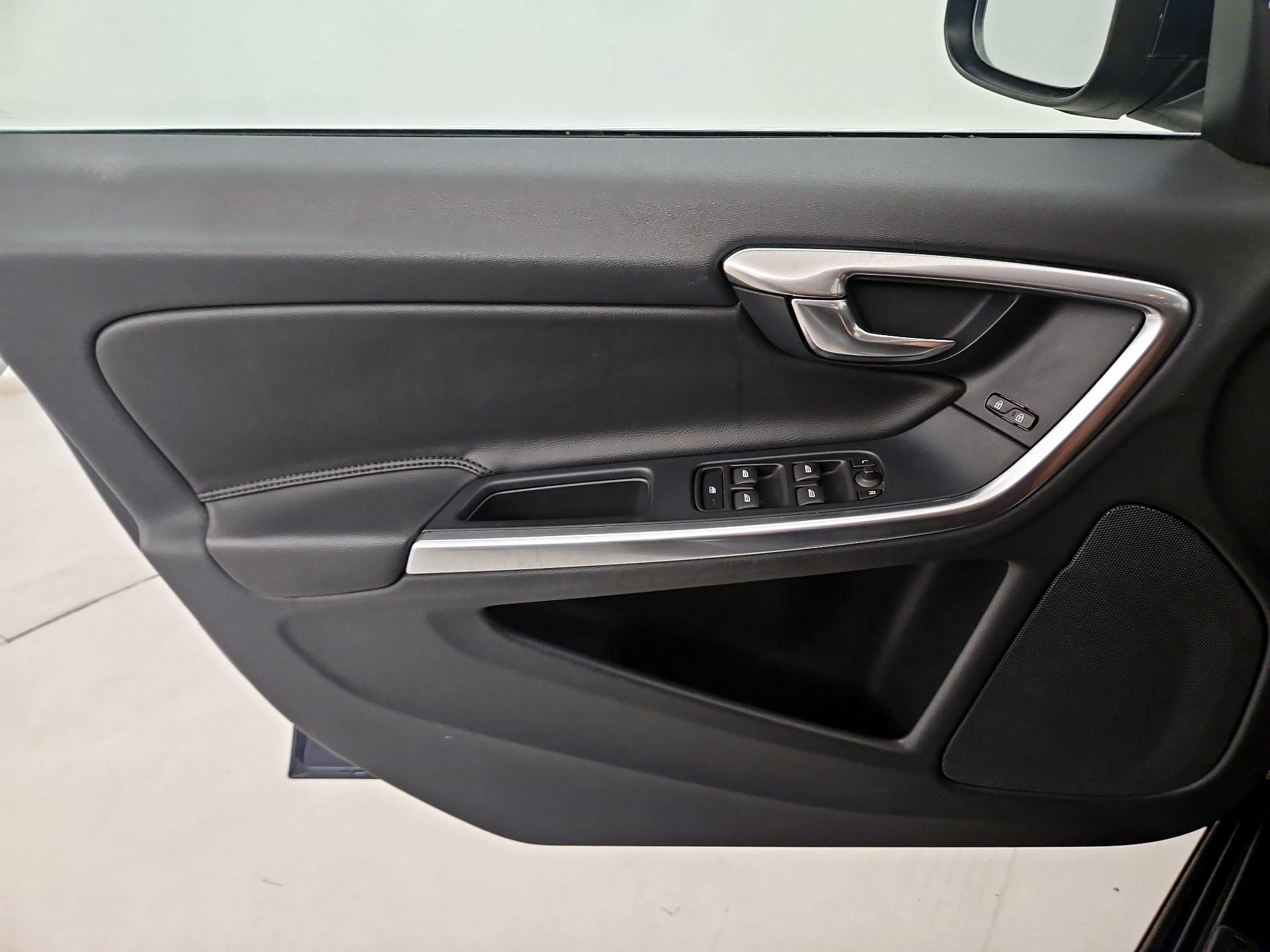 Thumbnail: 2015 Volvo S60 - 12