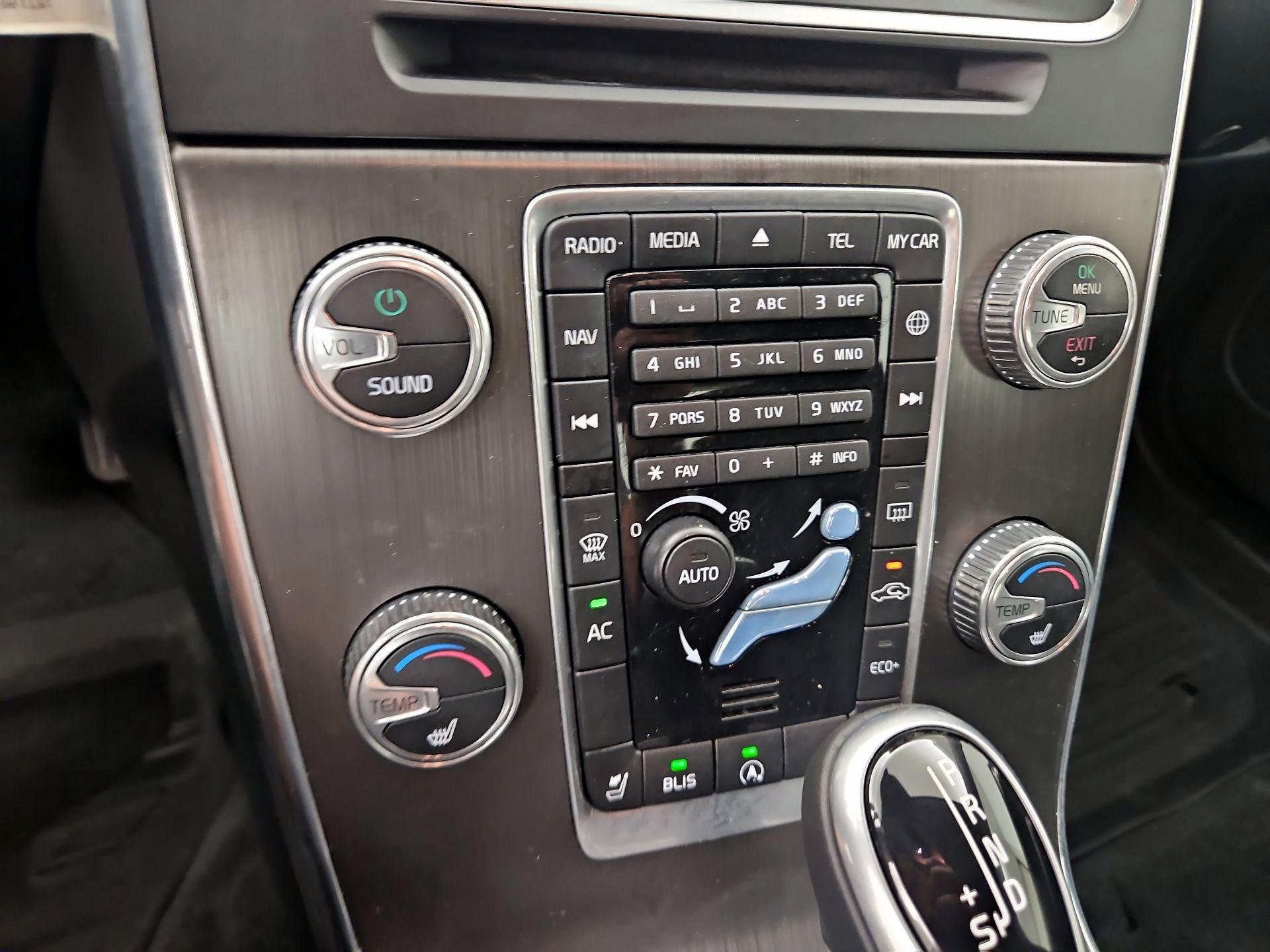 Thumbnail: 2015 Volvo S60 - 16