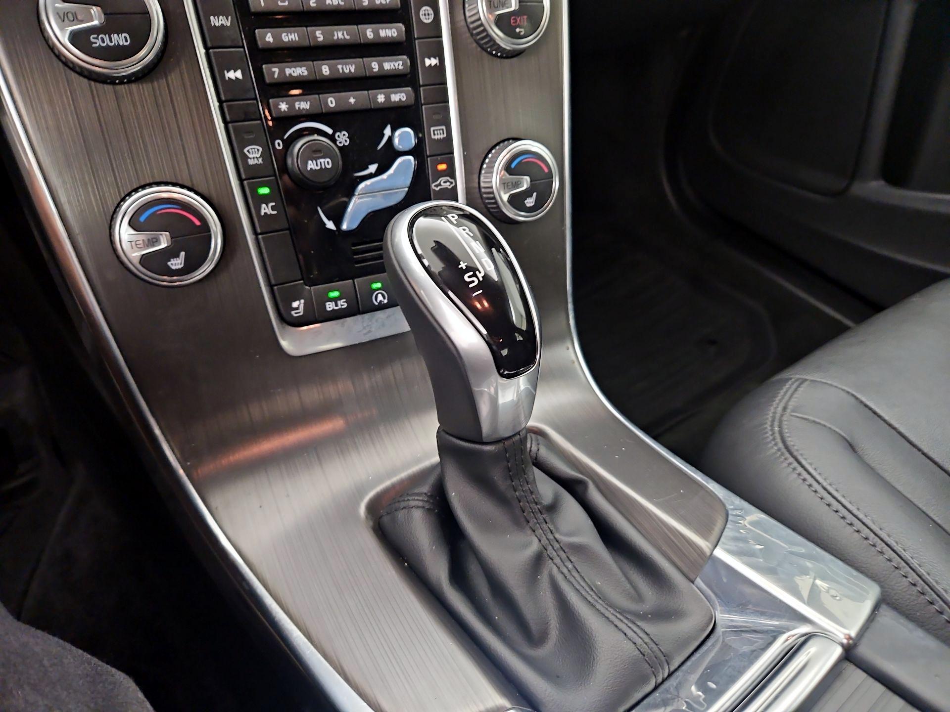 Thumbnail: 2015 Volvo S60 - 17