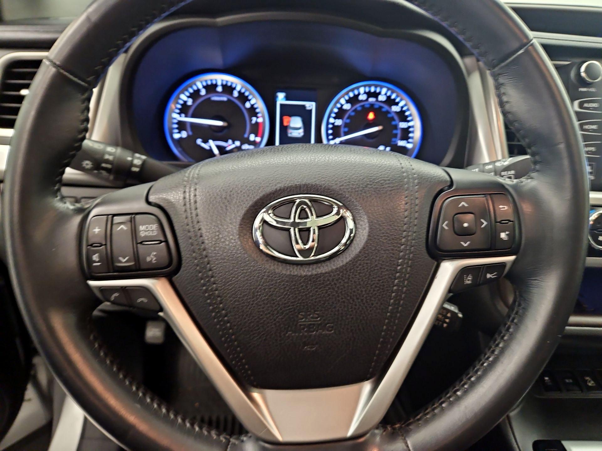 Thumbnail: 2017 Toyota Highlander - 10