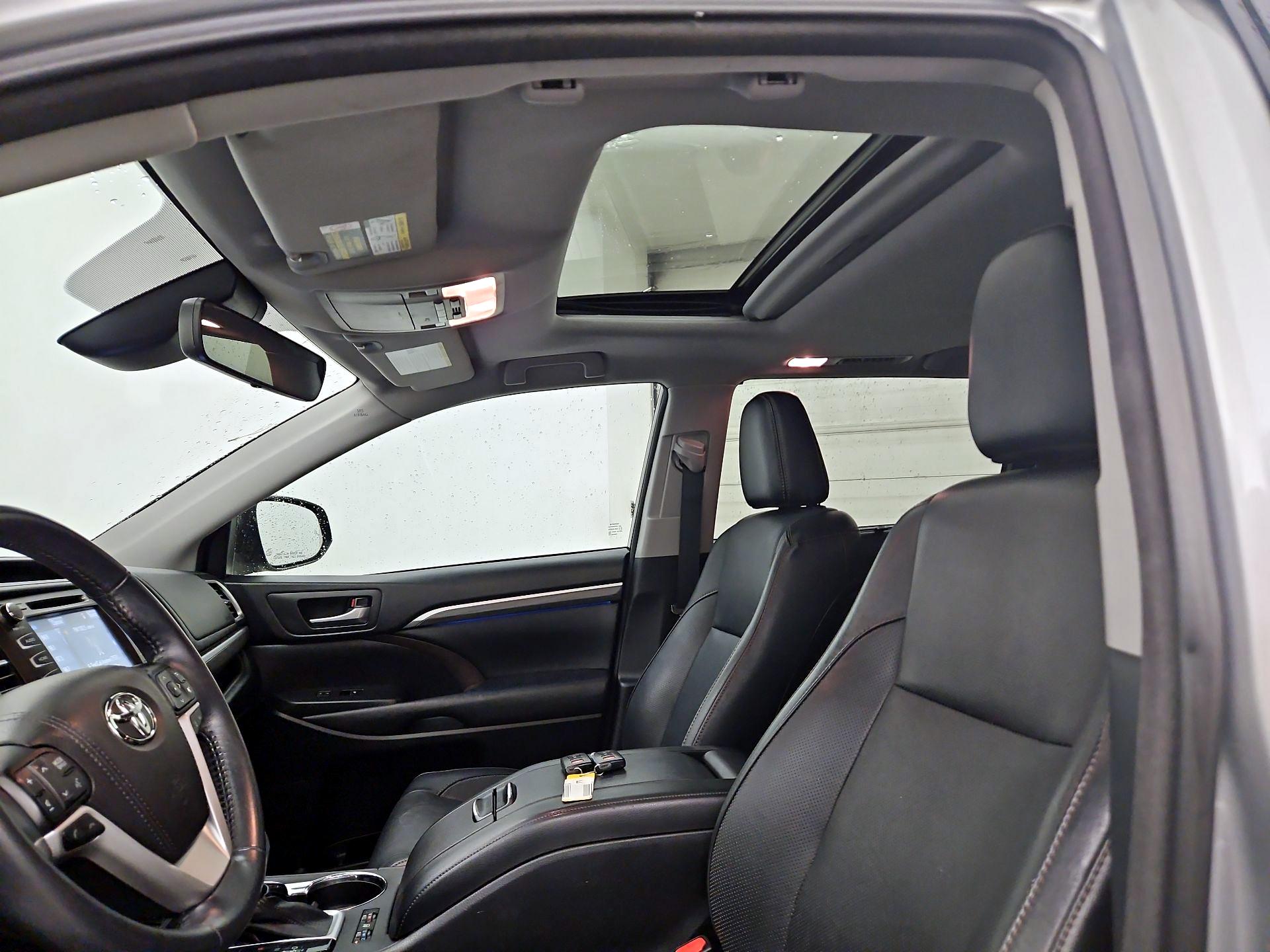 Thumbnail: 2017 Toyota Highlander - 19