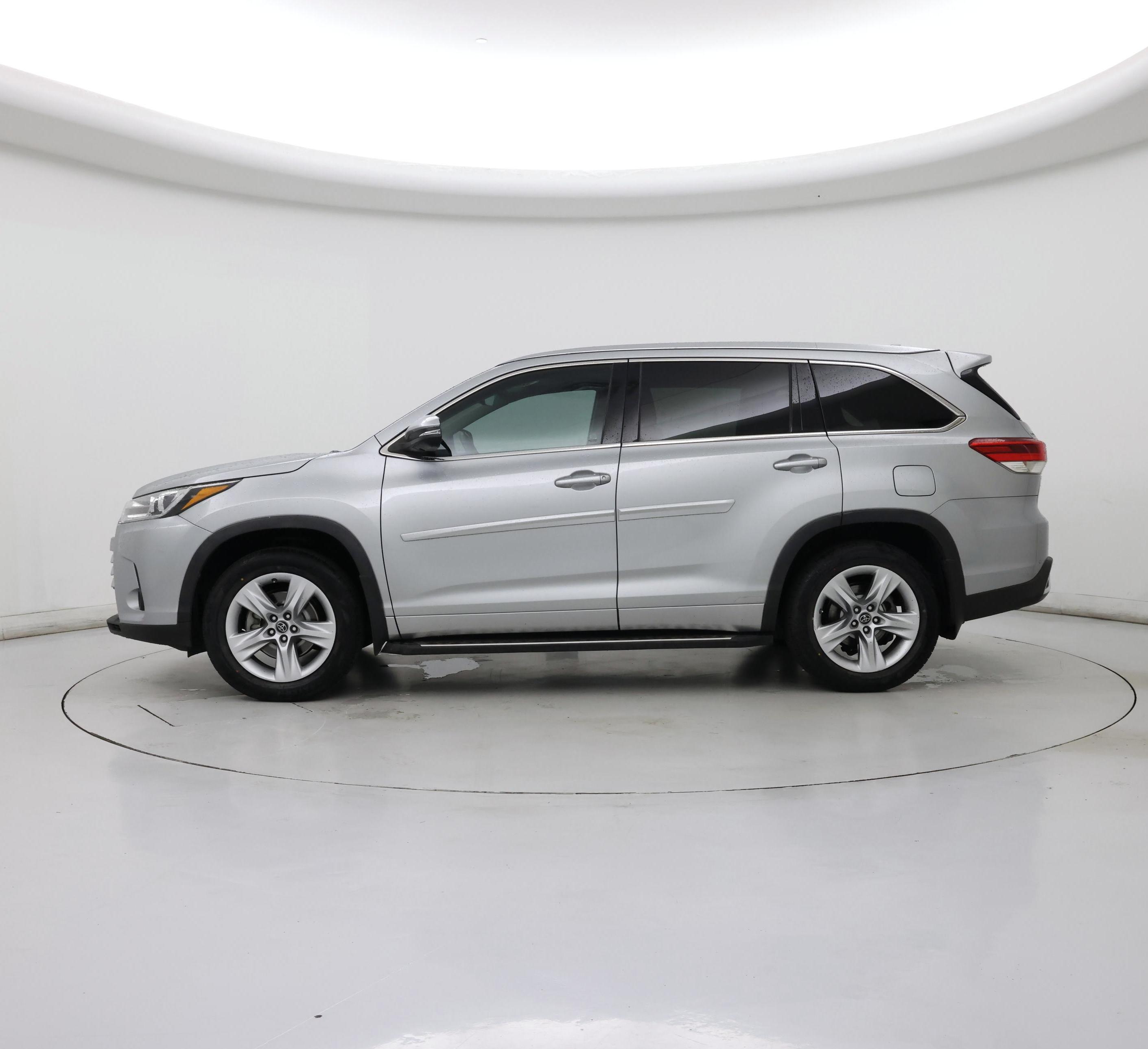 Thumbnail: 2017 Toyota Highlander - 3