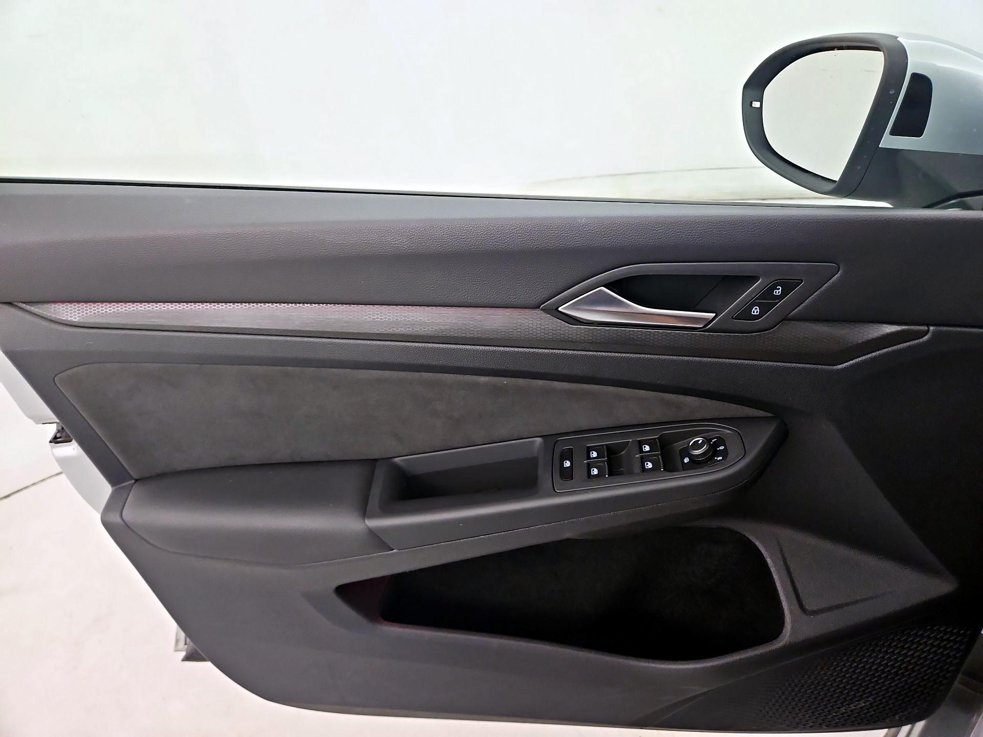 Thumbnail: 2023 Volkswagen Golf - 12