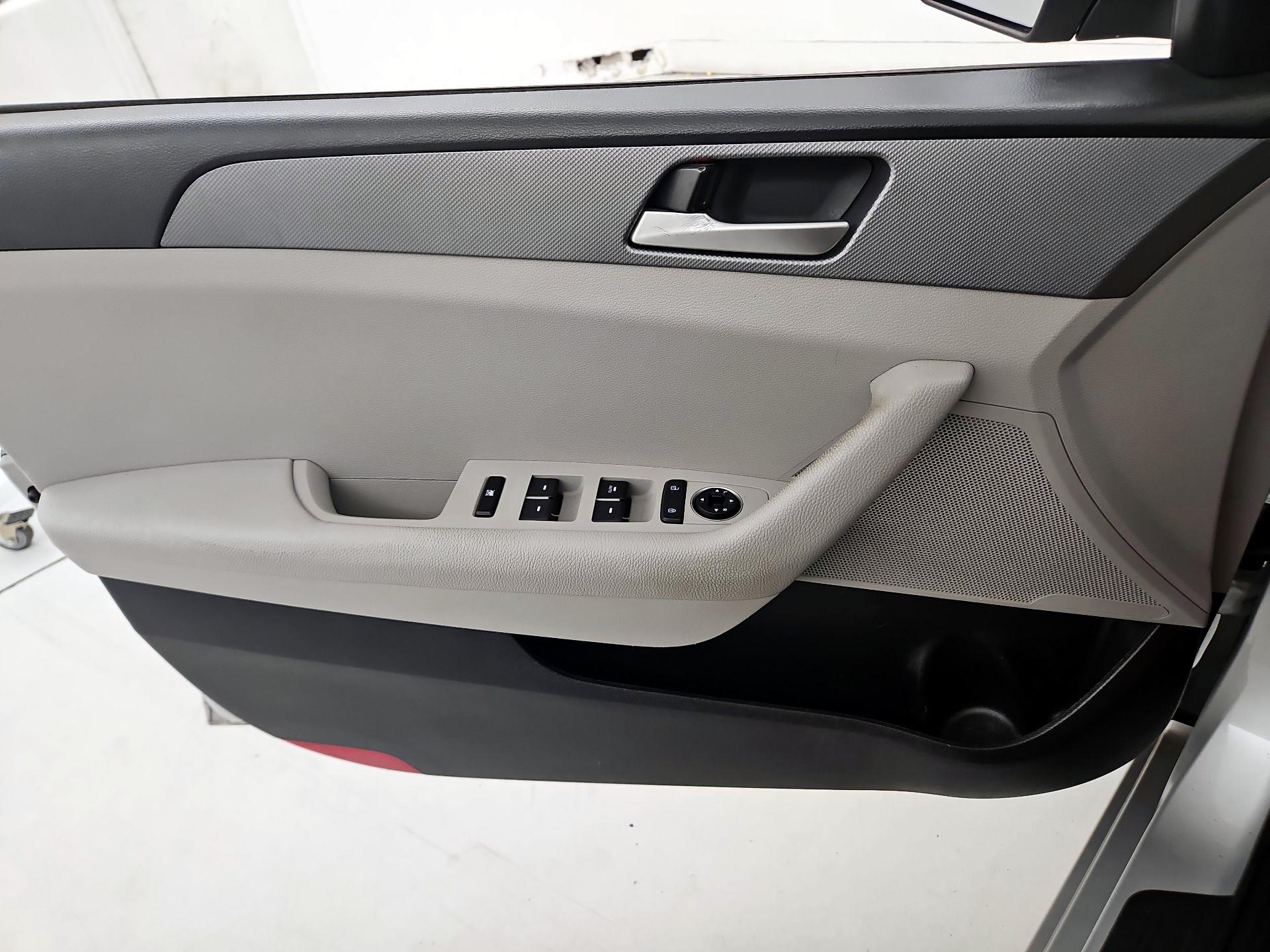 Thumbnail: 2019 Hyundai Sonata - 12