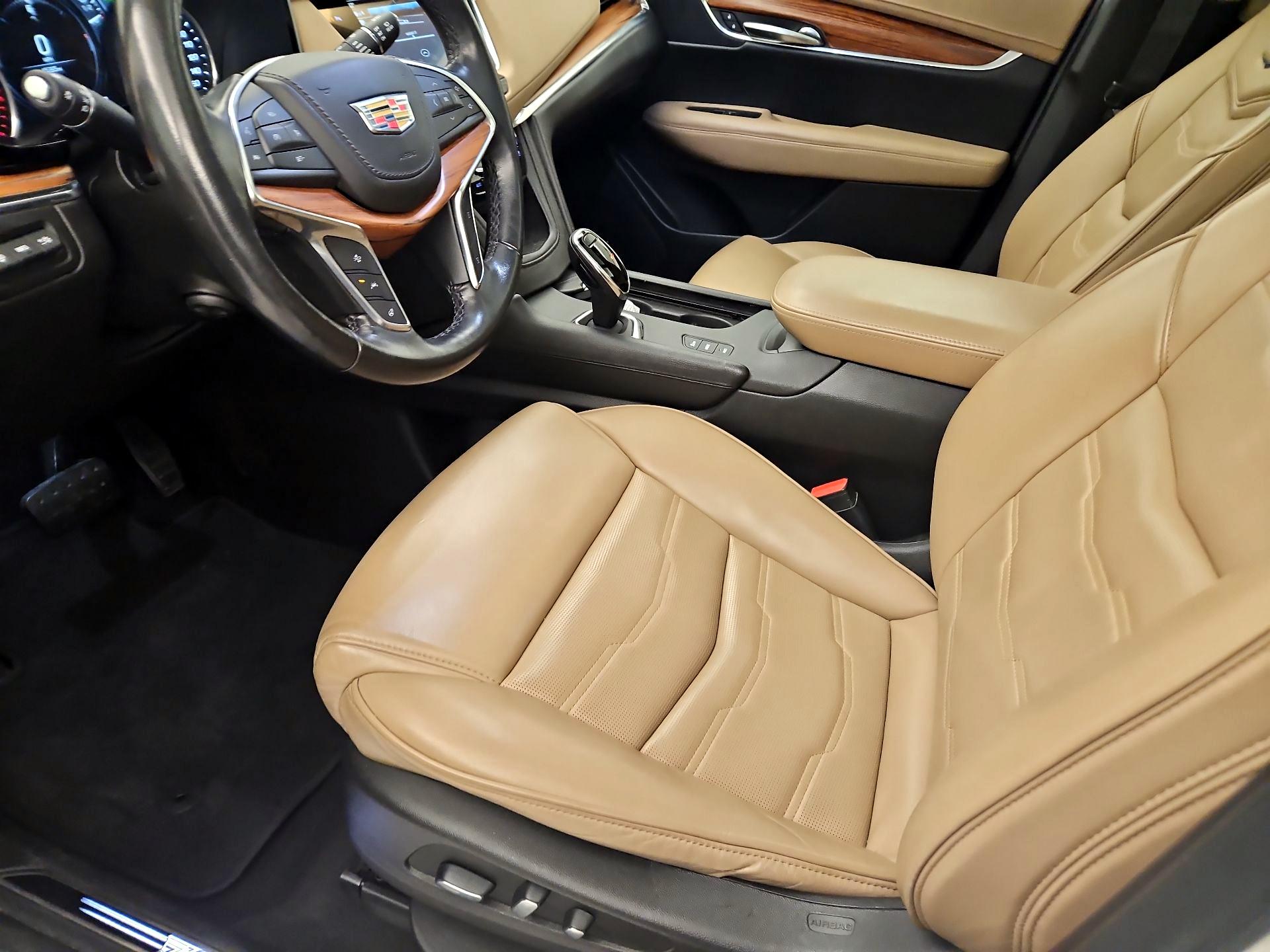 Thumbnail: 2019 Cadillac XT5 - 11
