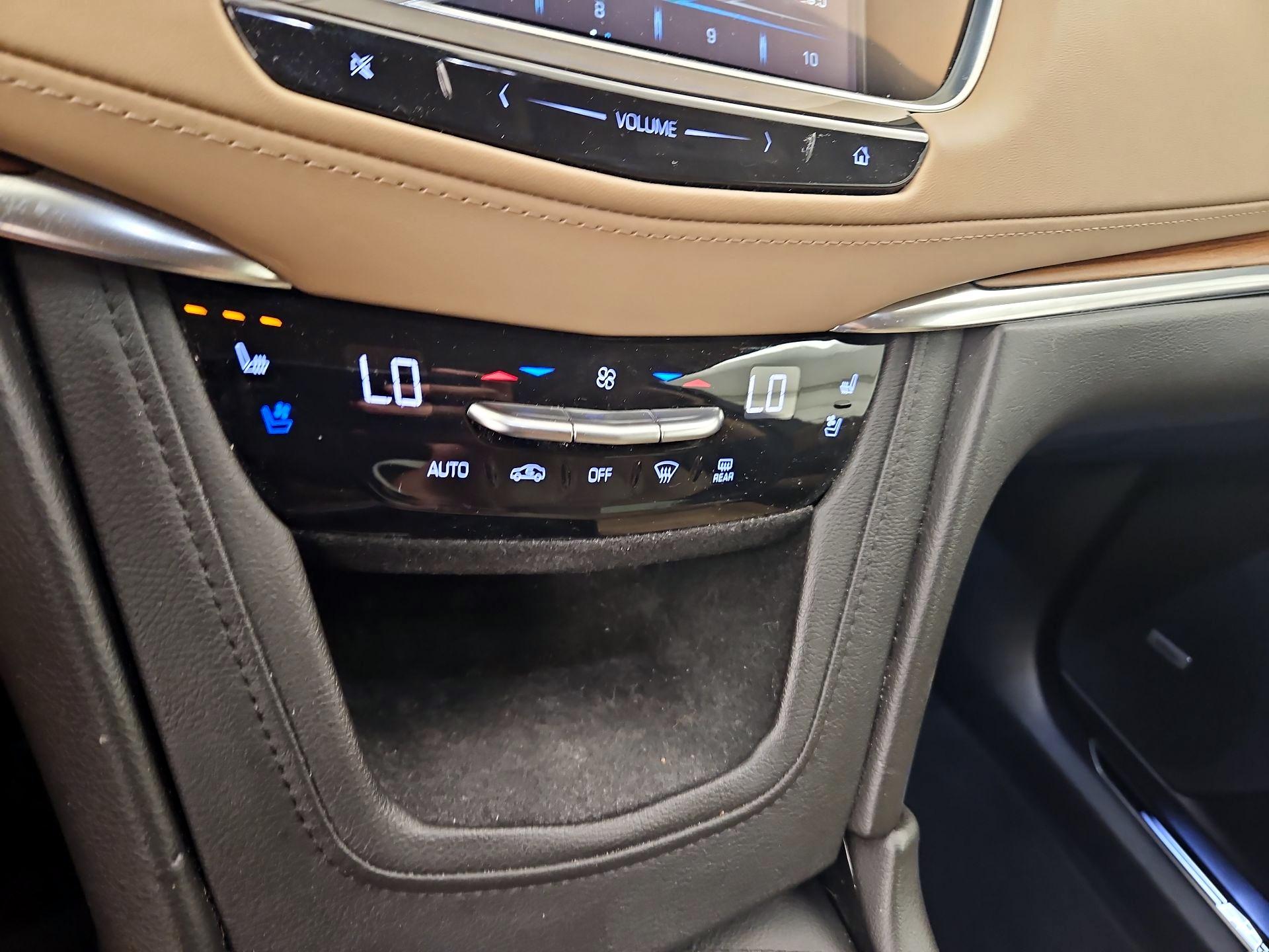 Thumbnail: 2019 Cadillac XT5 - 17