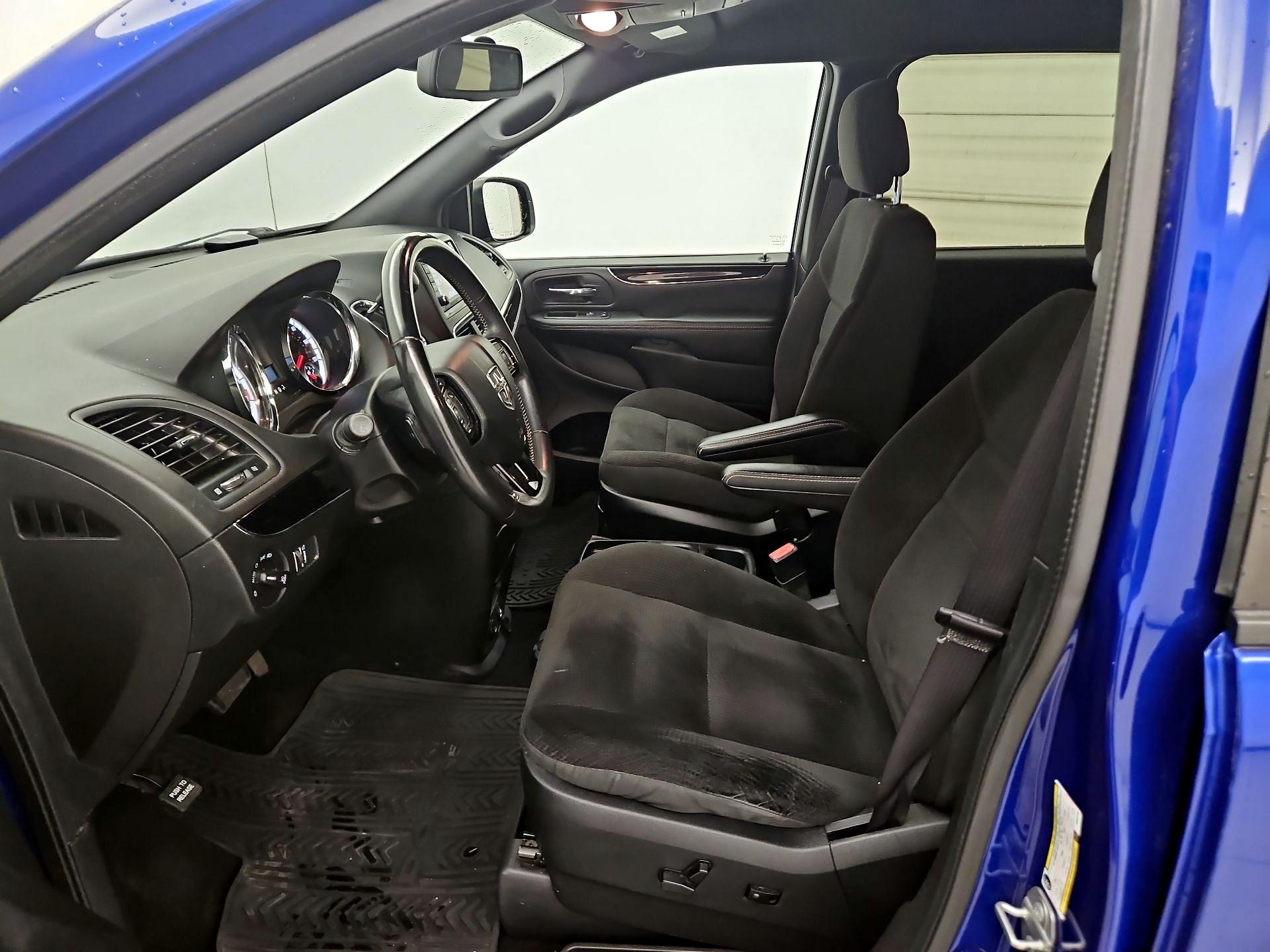 Thumbnail: 2019 Dodge Grand Caravan - 11
