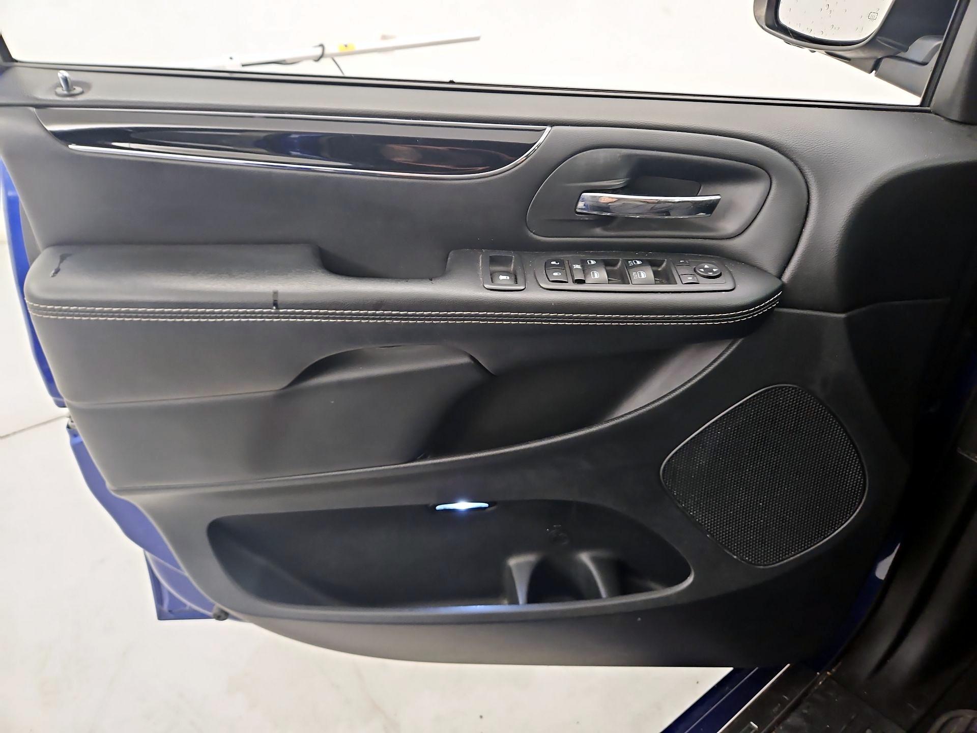 Thumbnail: 2019 Dodge Grand Caravan - 12