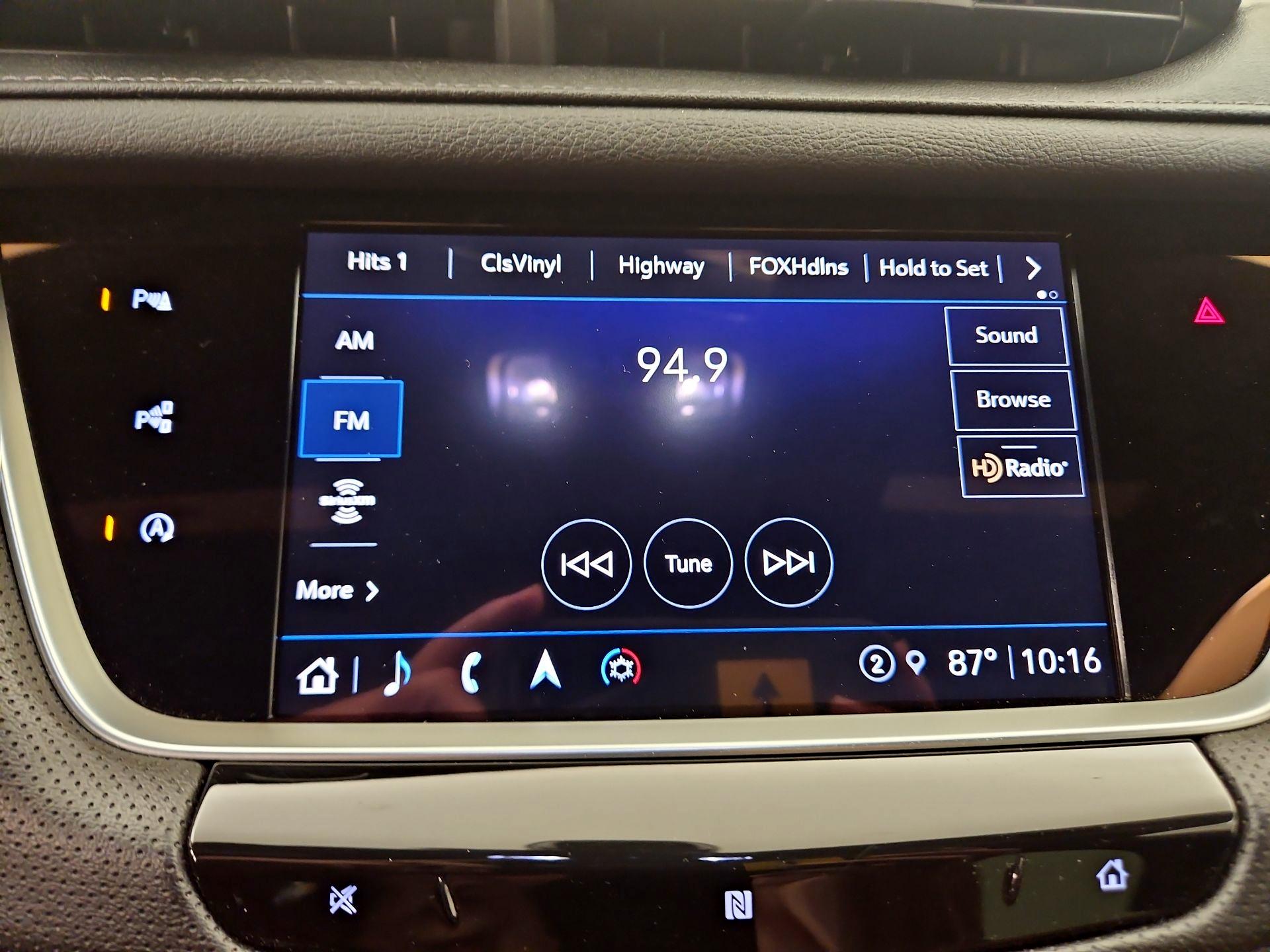 Thumbnail: 2021 Cadillac XT5 - 16
