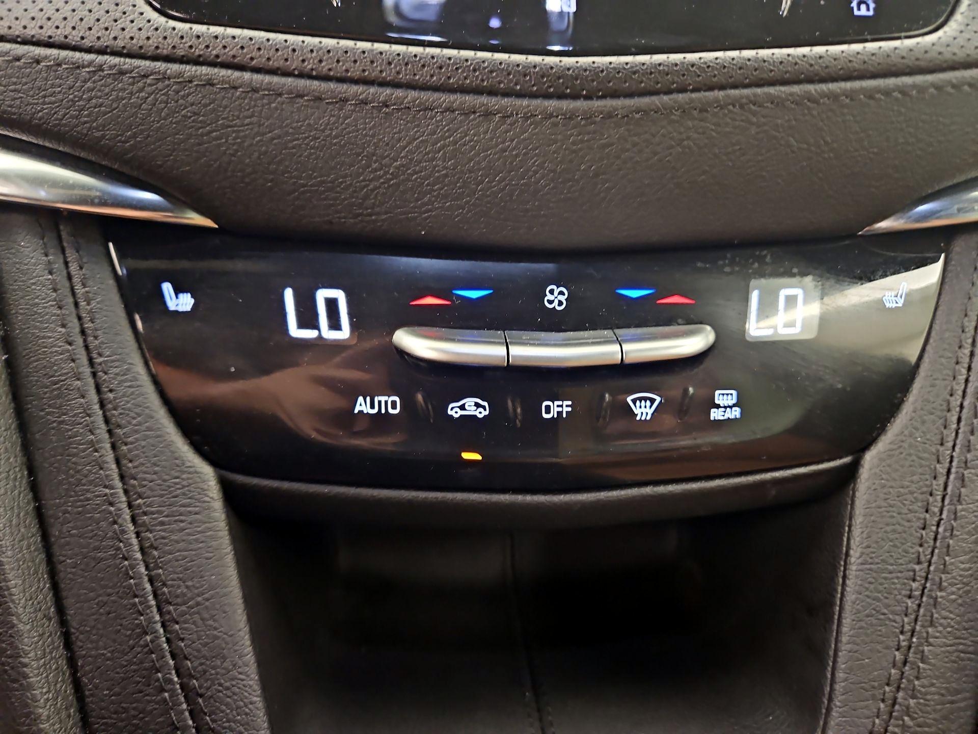 Thumbnail: 2021 Cadillac XT5 - 17