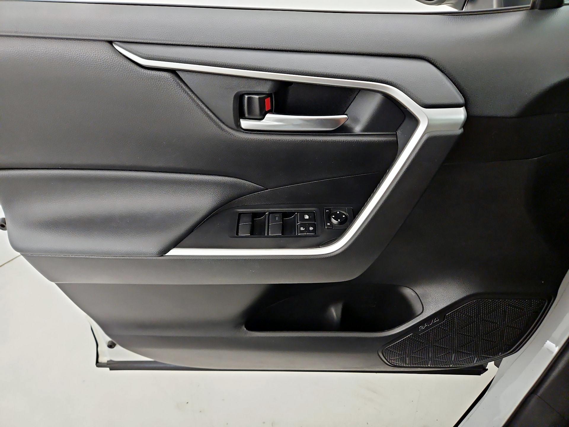 Thumbnail: 2020 Toyota RAV4 - 12
